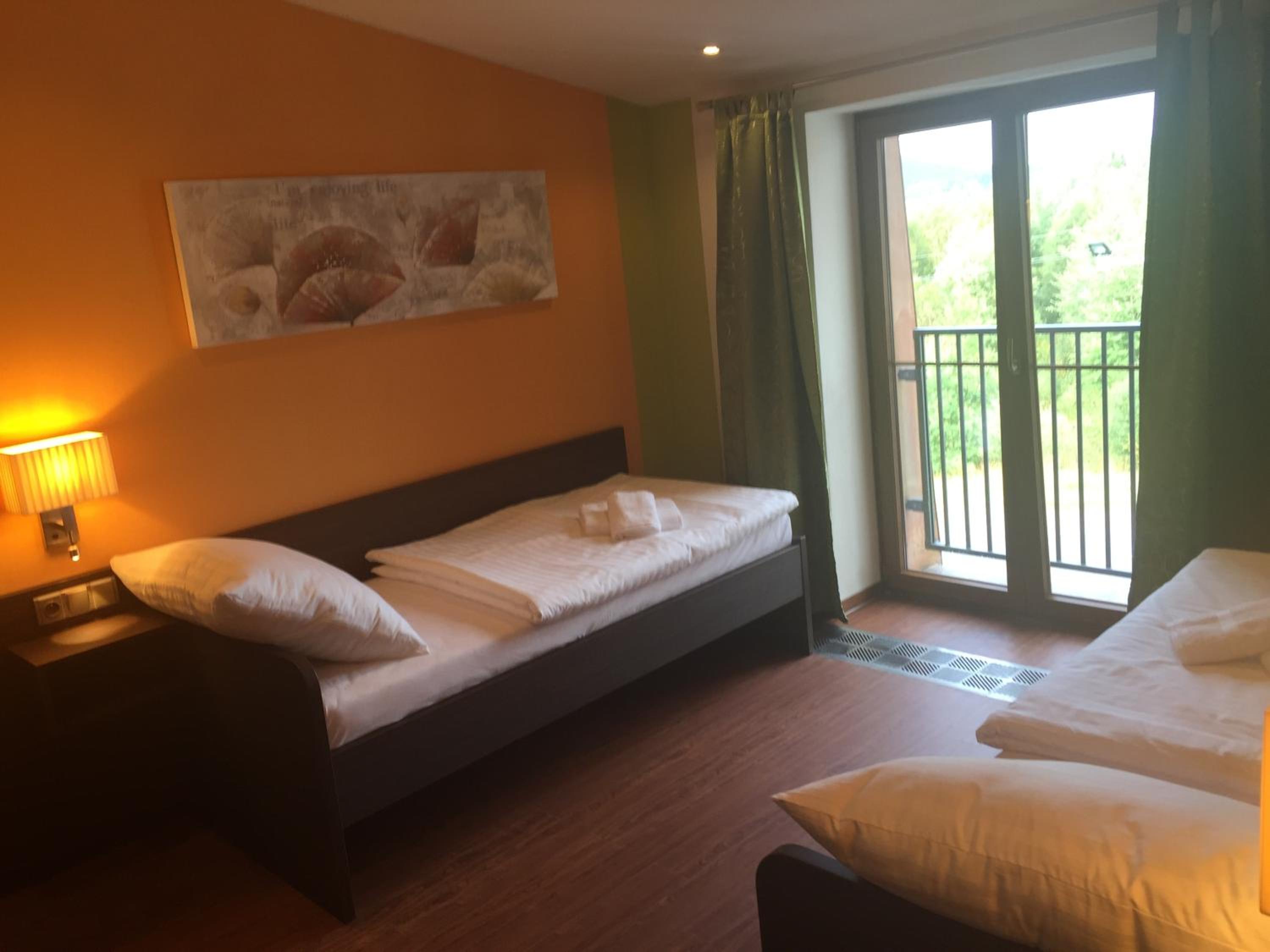 Twin Room - Disability Access photo 1