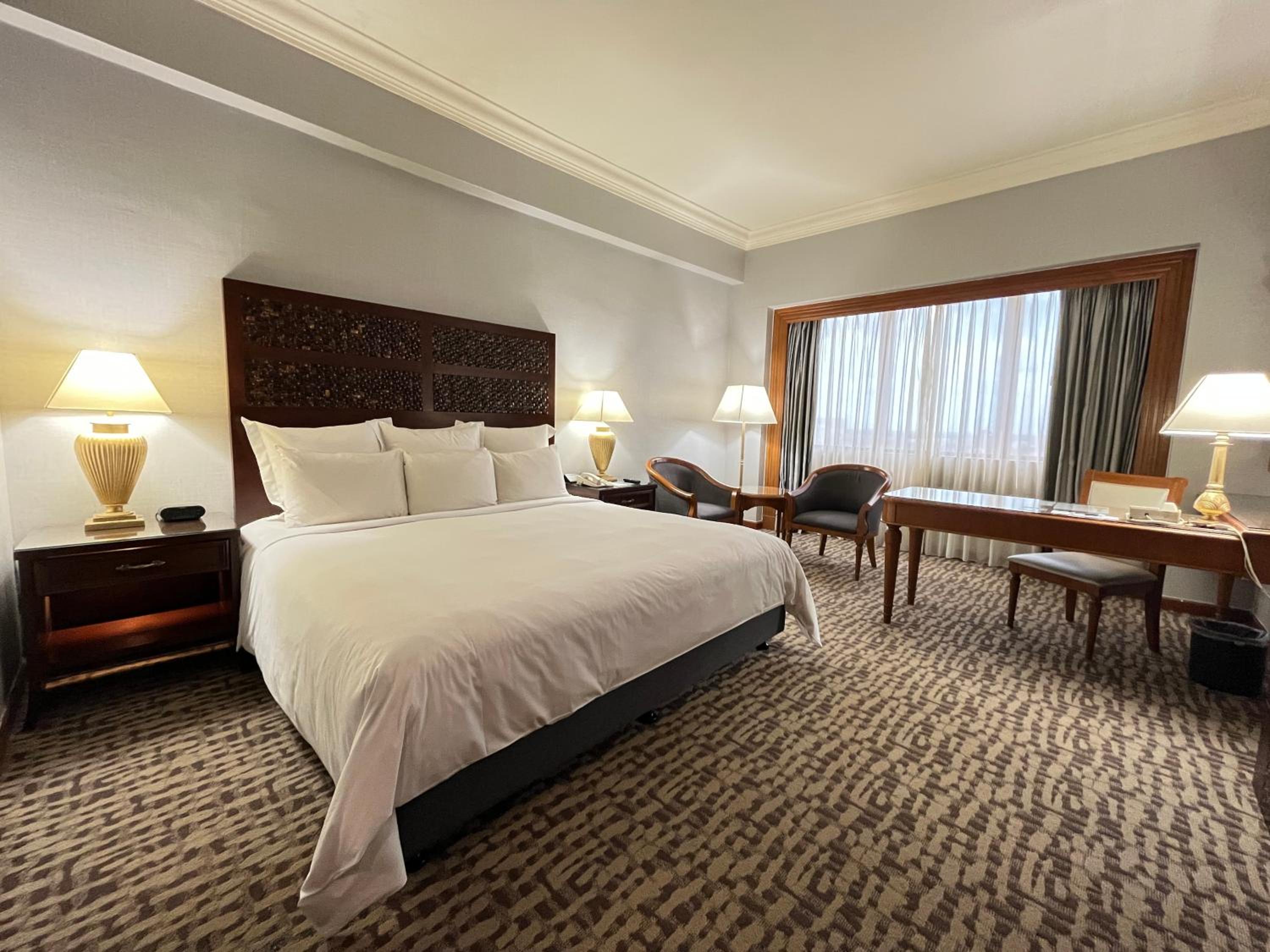 Deluxe King Room - Photo 4