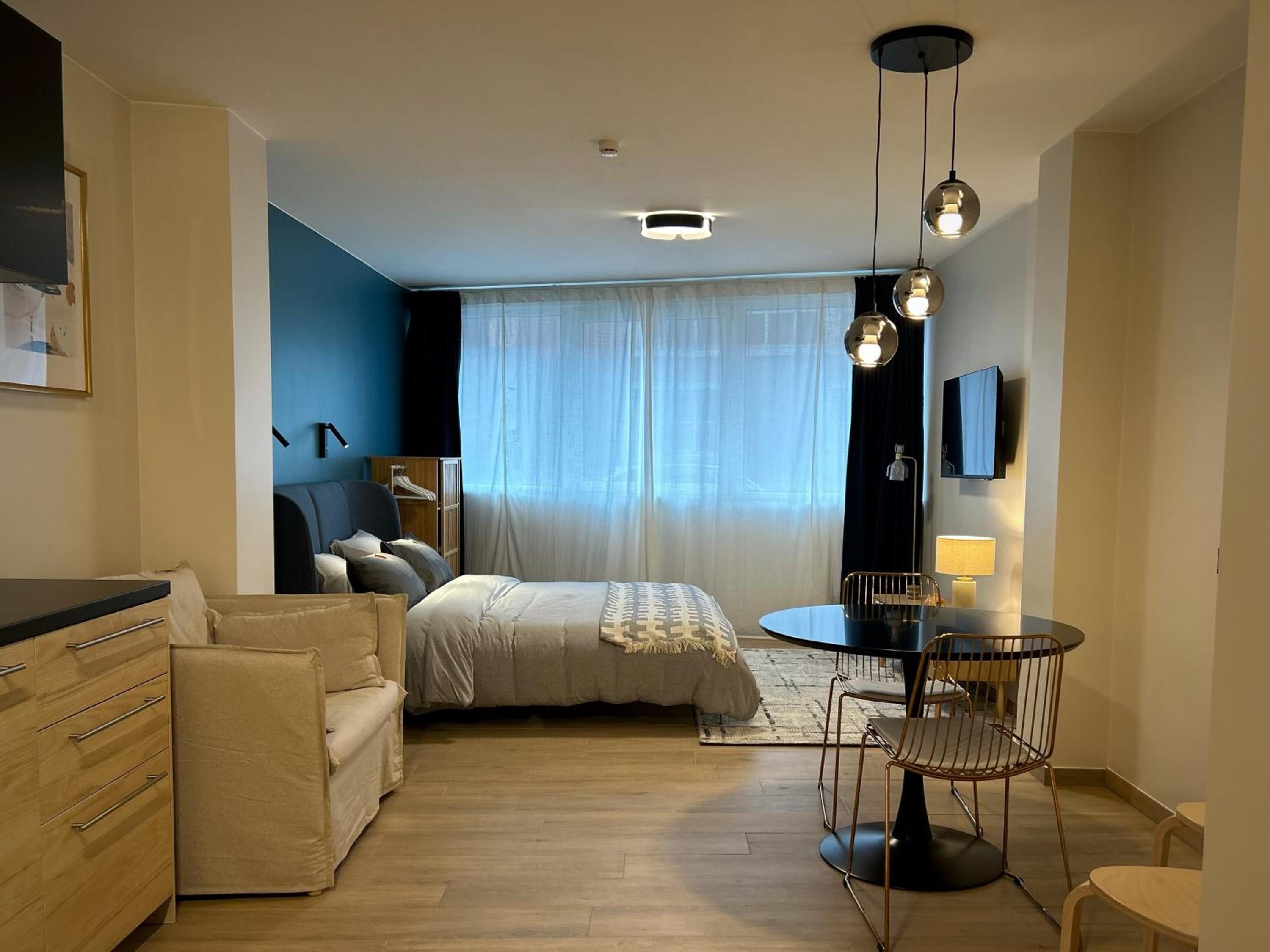 One-Bedroom Apartment photo 1