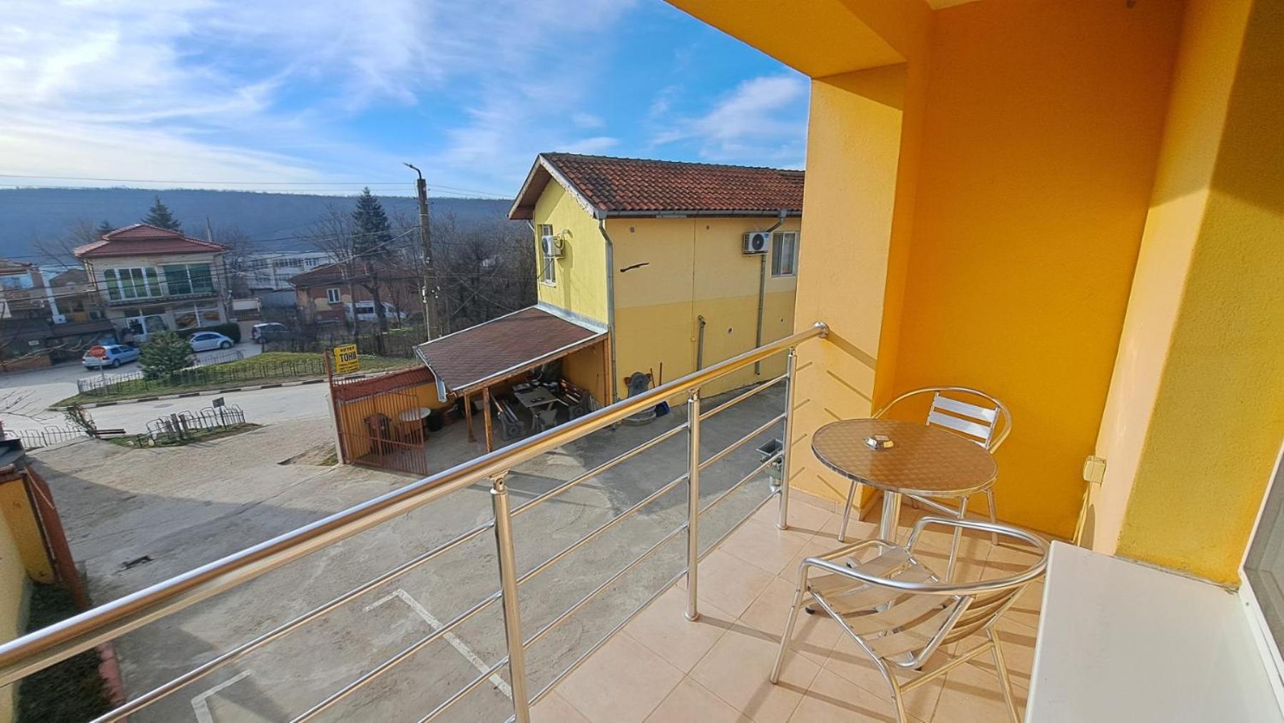 Deluxe Double Room with Balcony - Photo 4