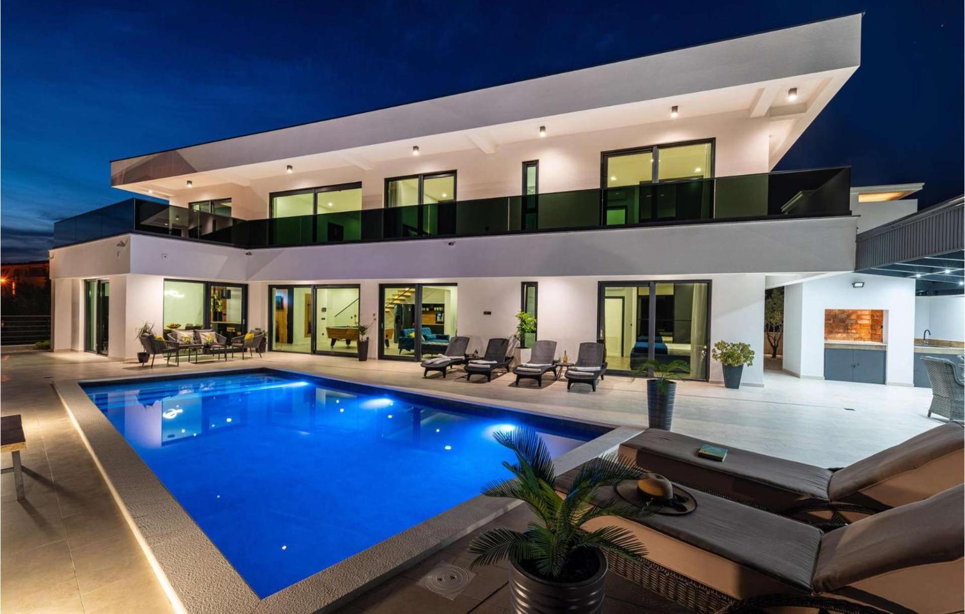 Villa photo 2