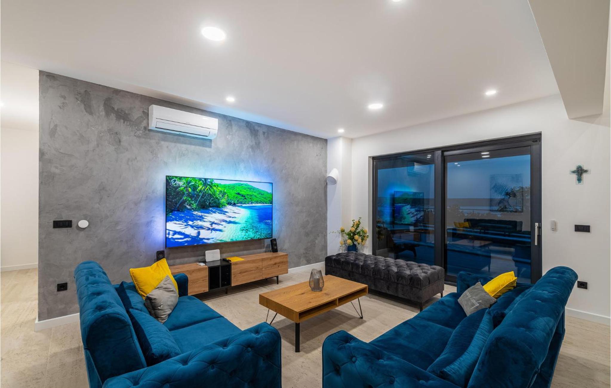 Villa photo 1