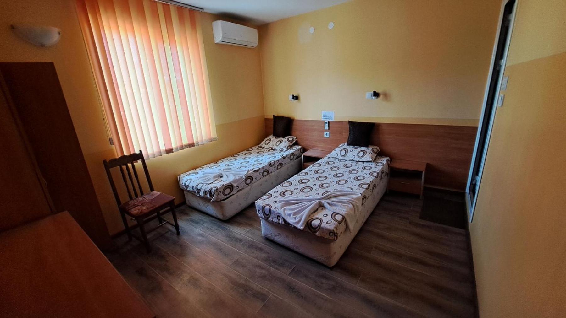 Standard Twin Room - Photo 1
