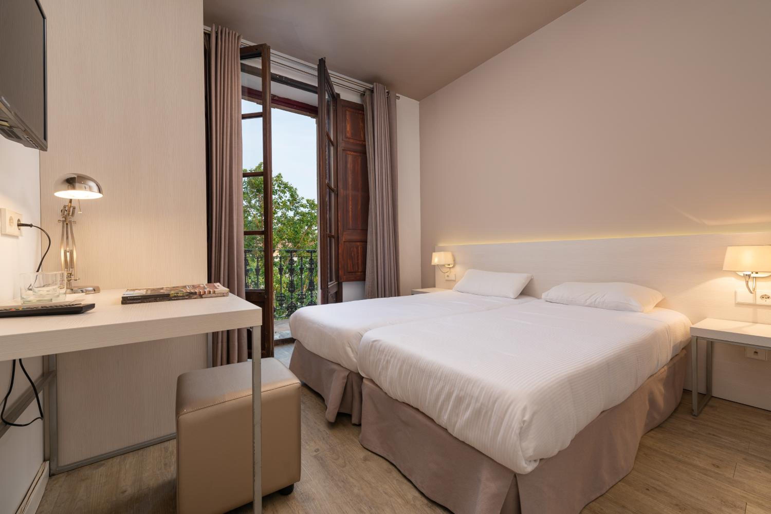 Superior Double Room - Photo 2
