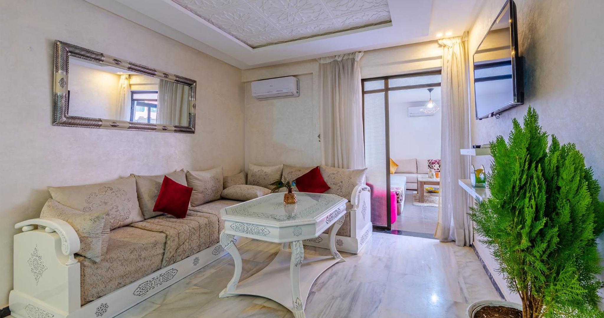 Apartment with Terrace - Photo 4