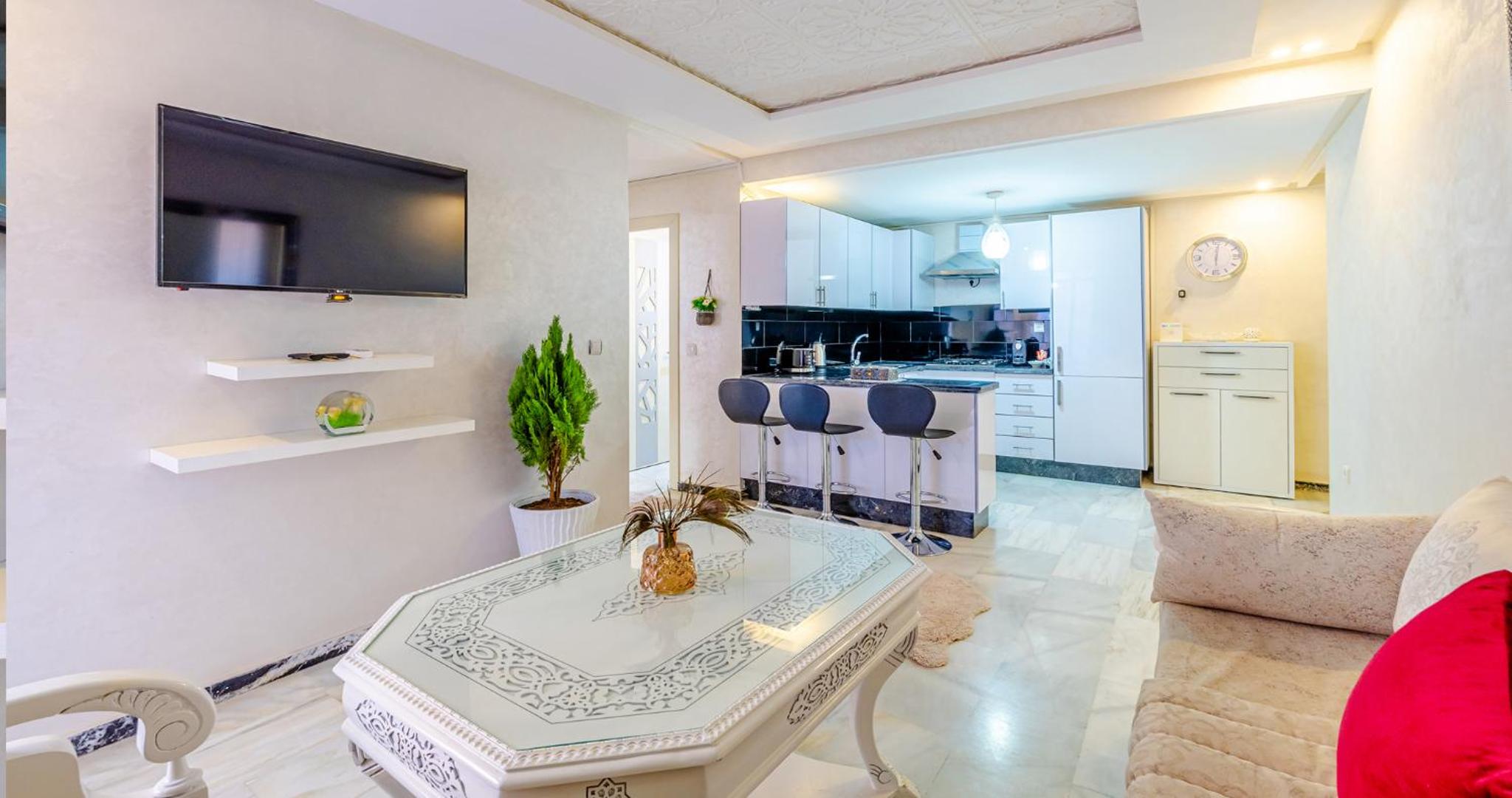 Apartment with Terrace - Photo 7