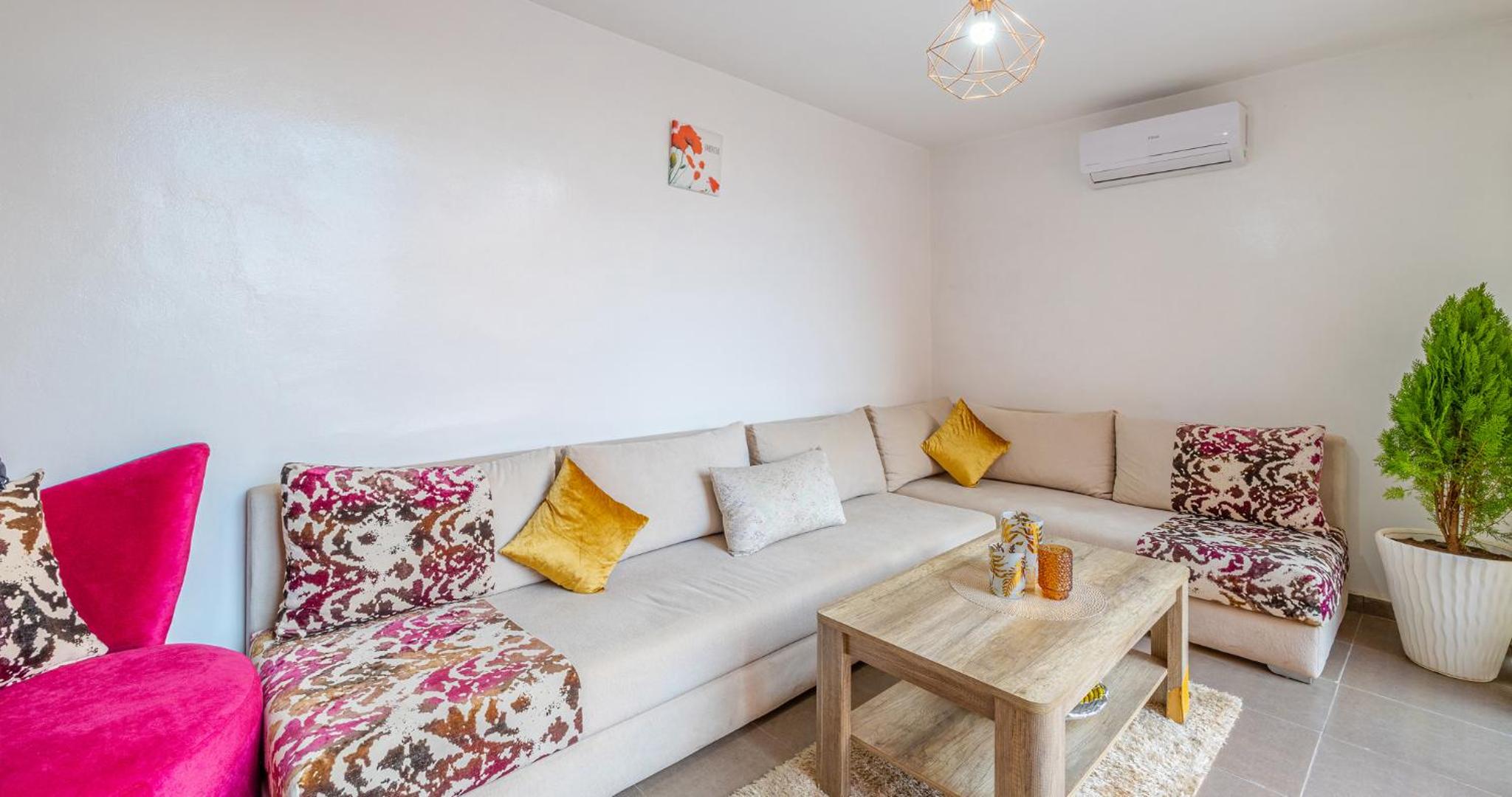 Apartment with Terrace - Photo 9