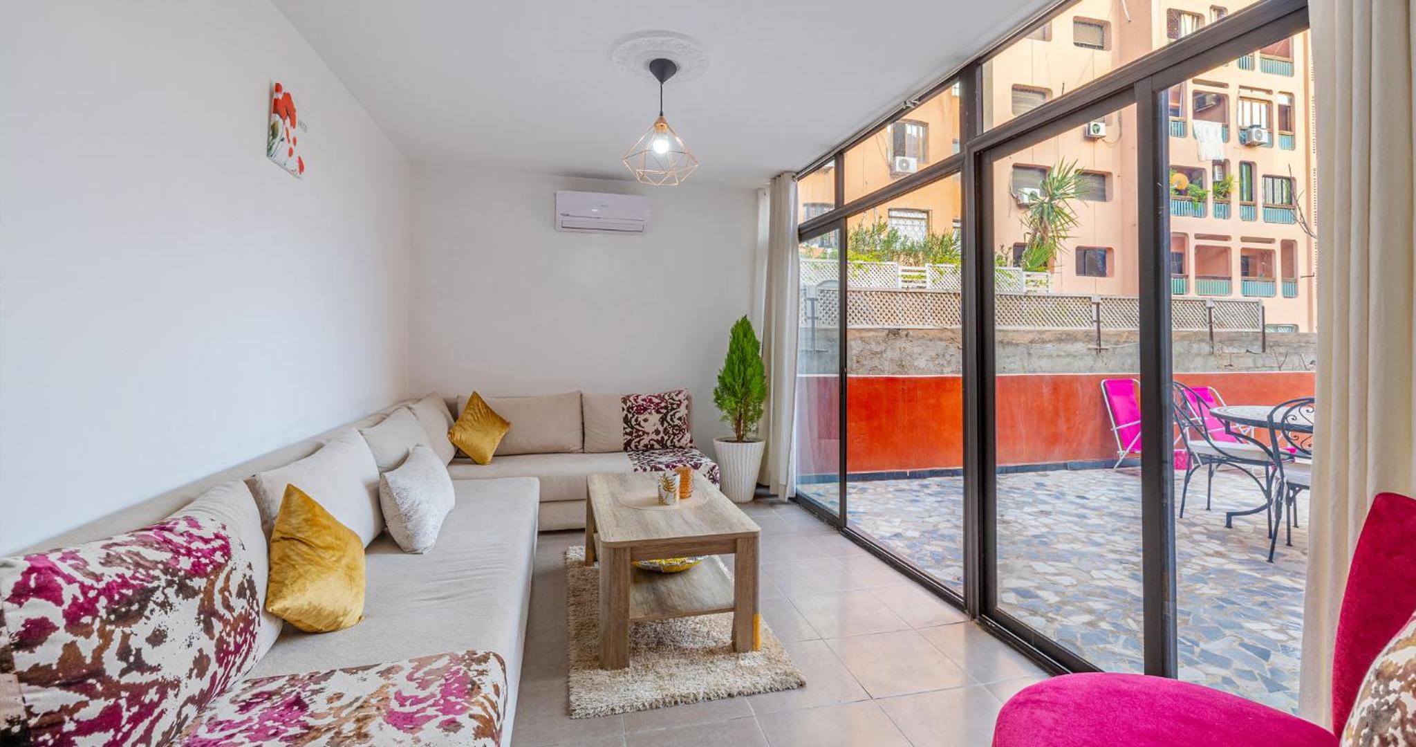 Apartment with Terrace - Photo 10