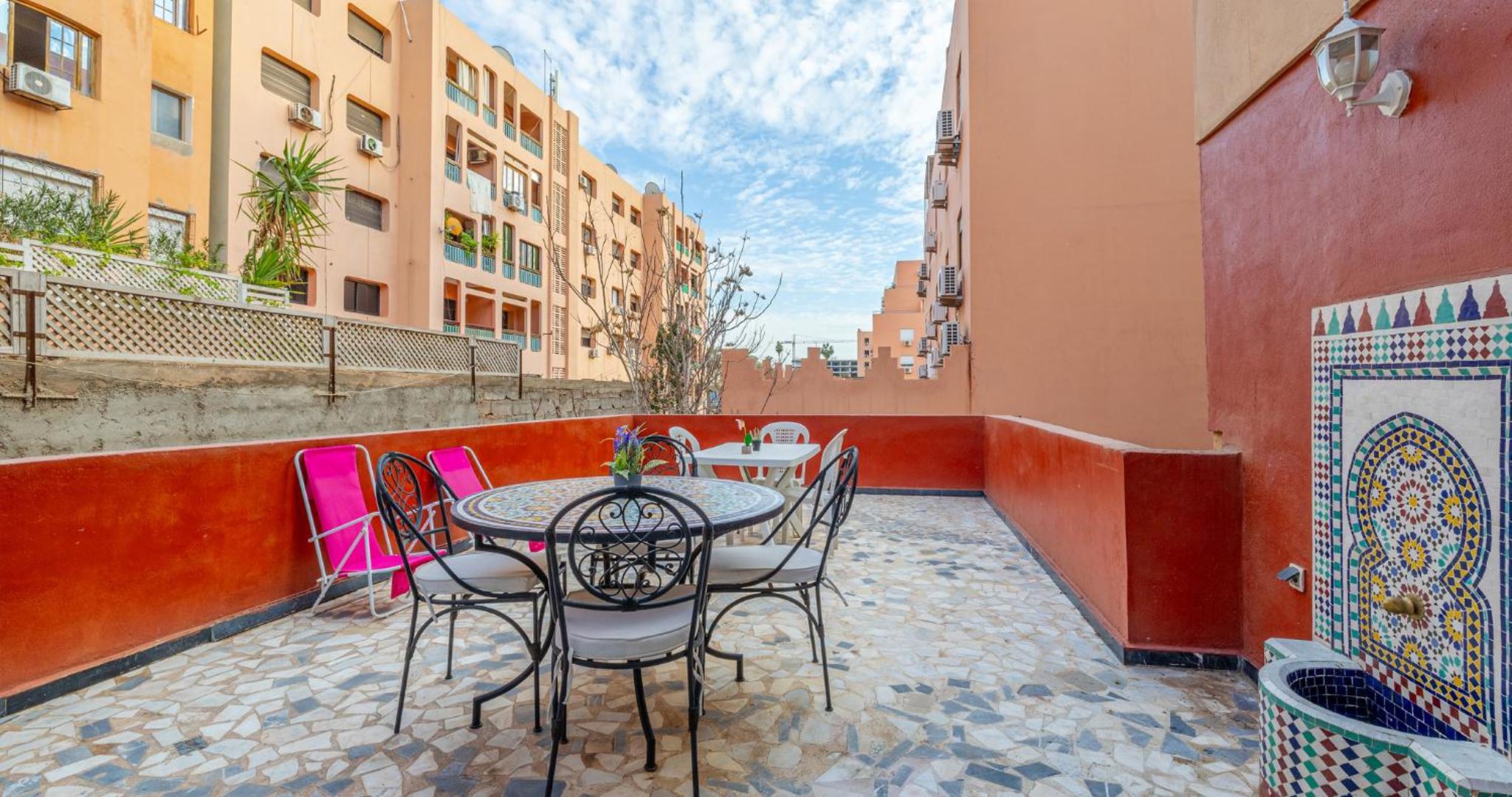Apartment with Terrace - Photo 12