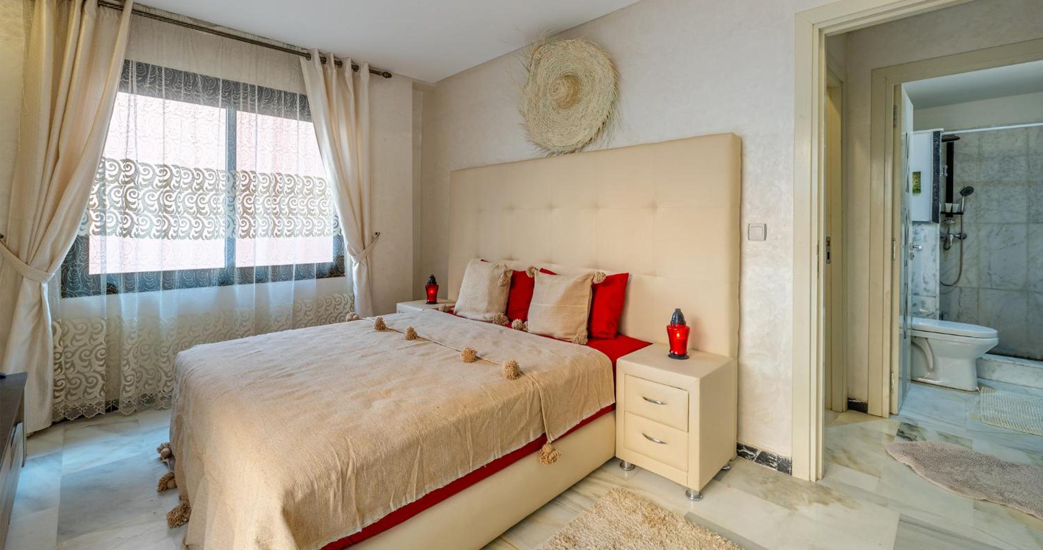 Apartment with Terrace - Photo 15