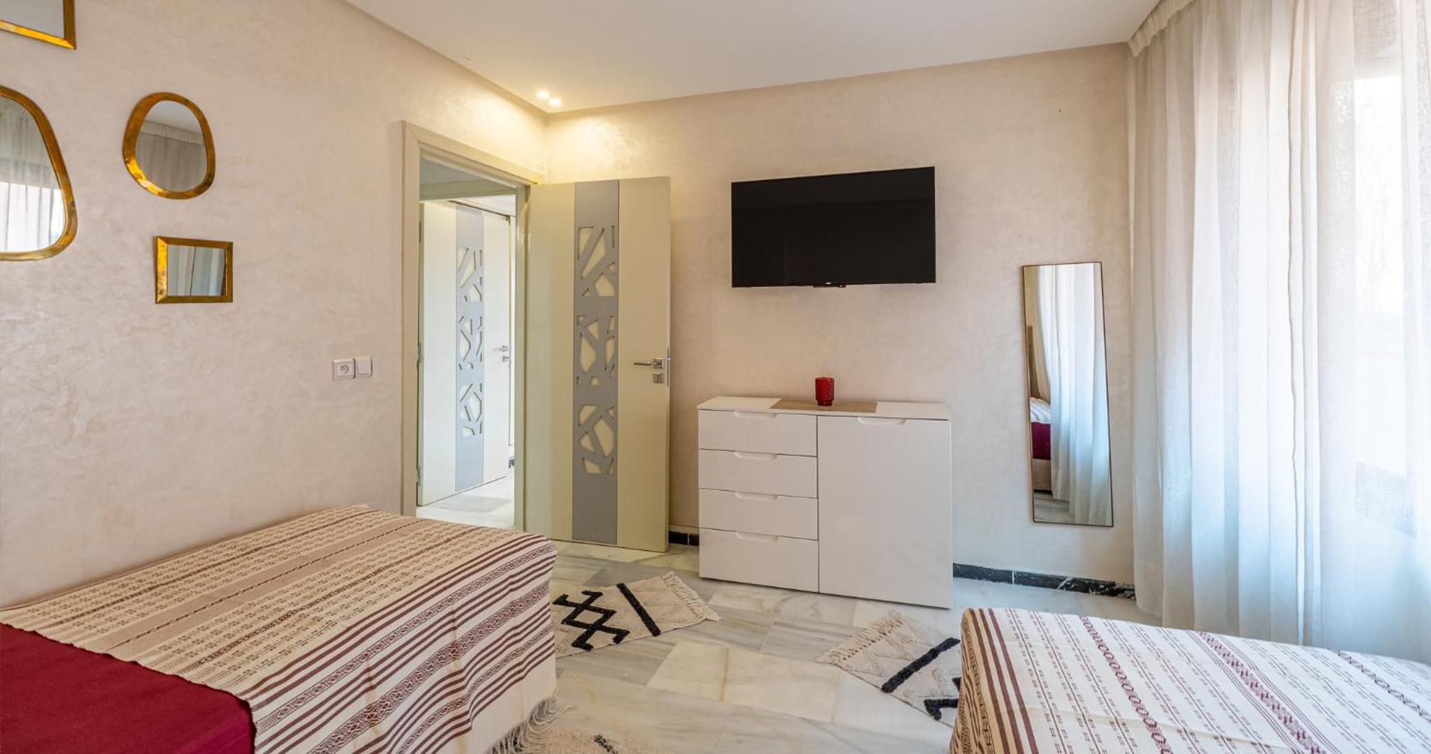 Apartment with Terrace - Photo 17