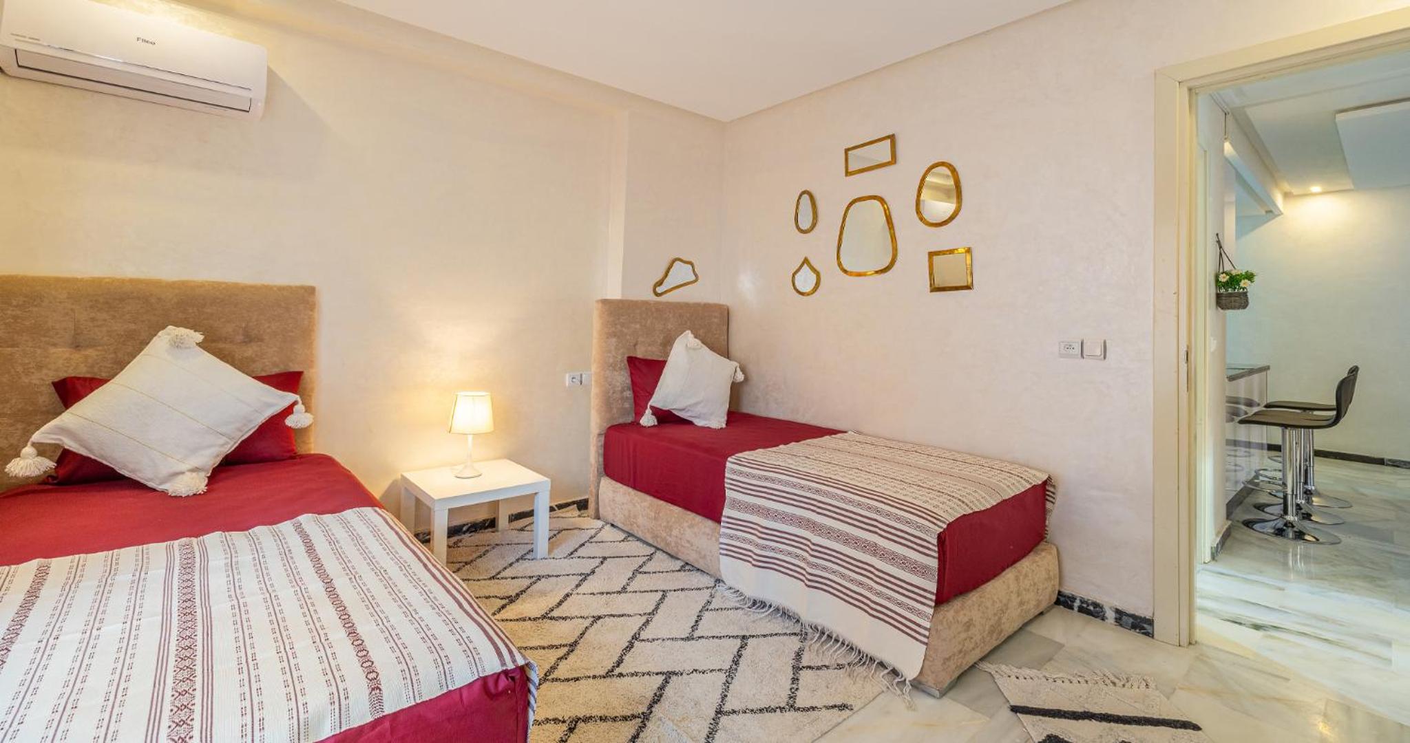 Apartment with Terrace - Photo 18