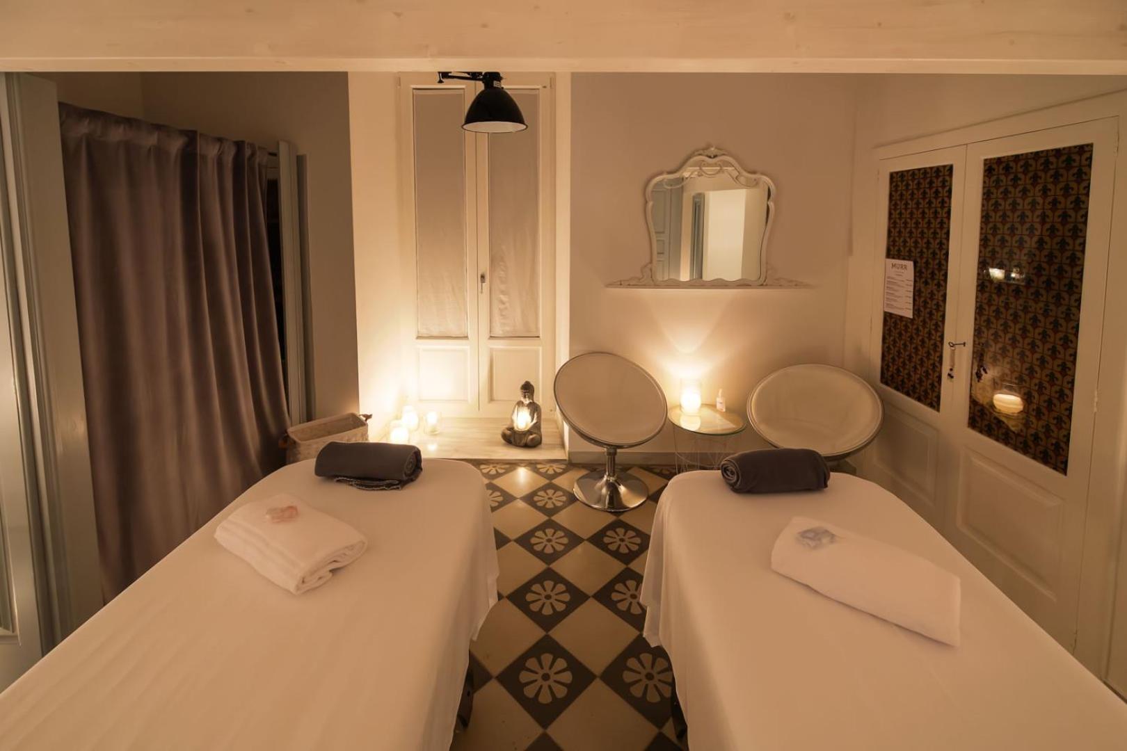 Deluxe King Suite - Photo 3