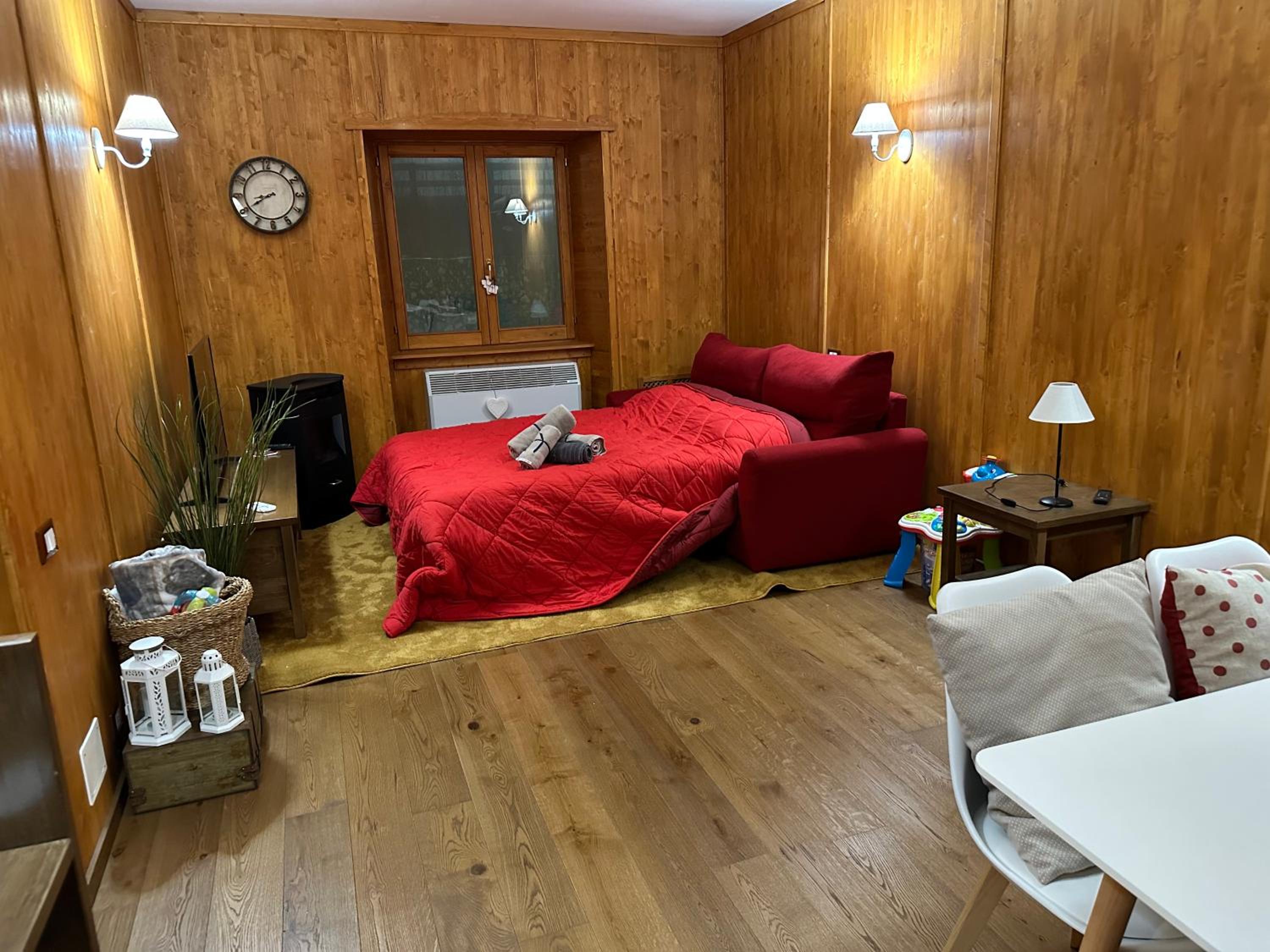 One-Bedroom Apartment photo 2