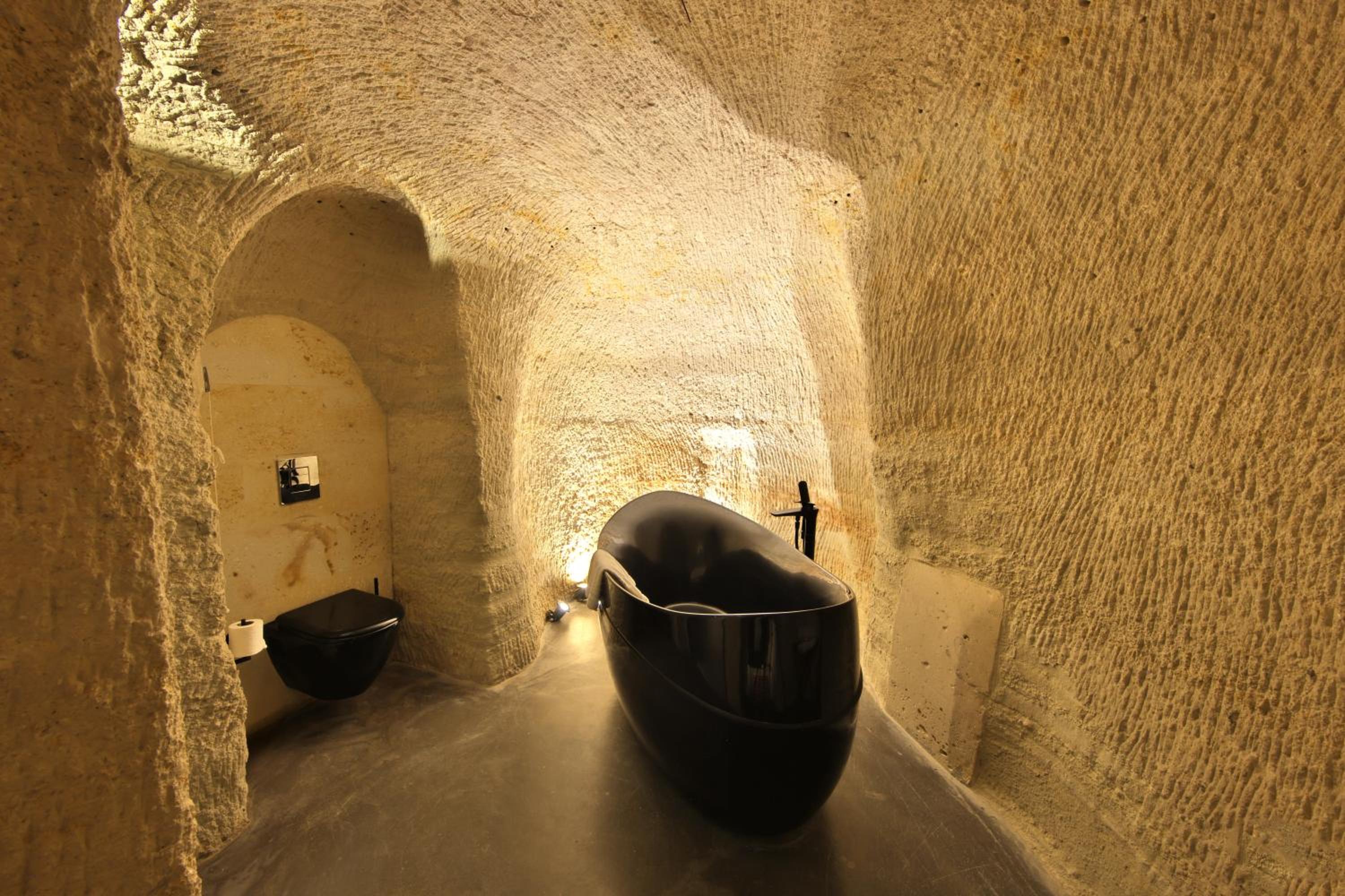 Stone Suite with Cave Bath - Photo 3