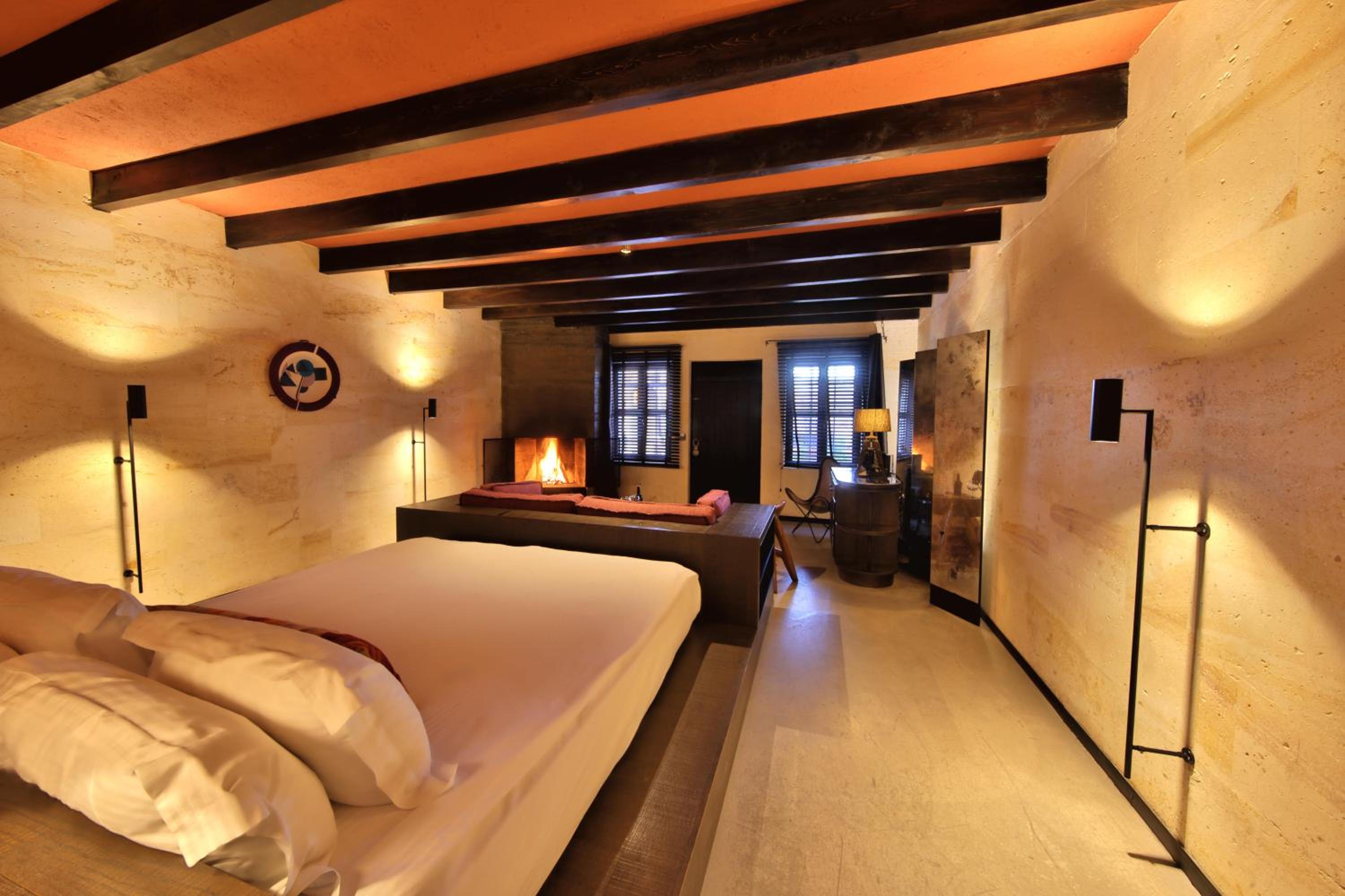 Stone Suite with Cave Bath - Photo 2