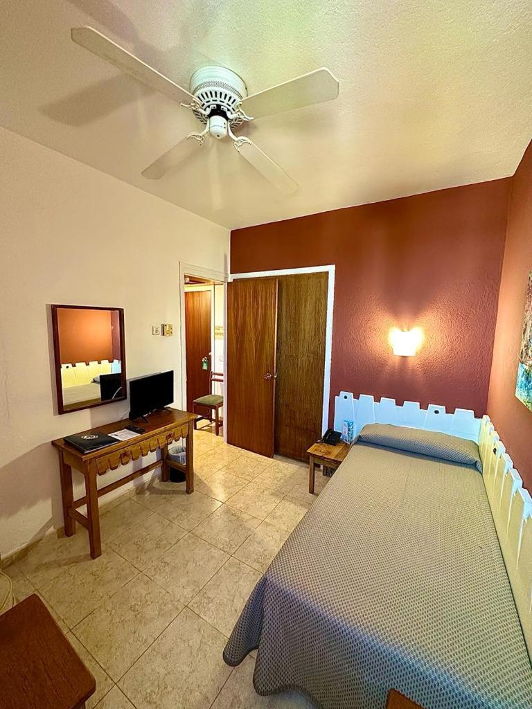 Single Room photo 2