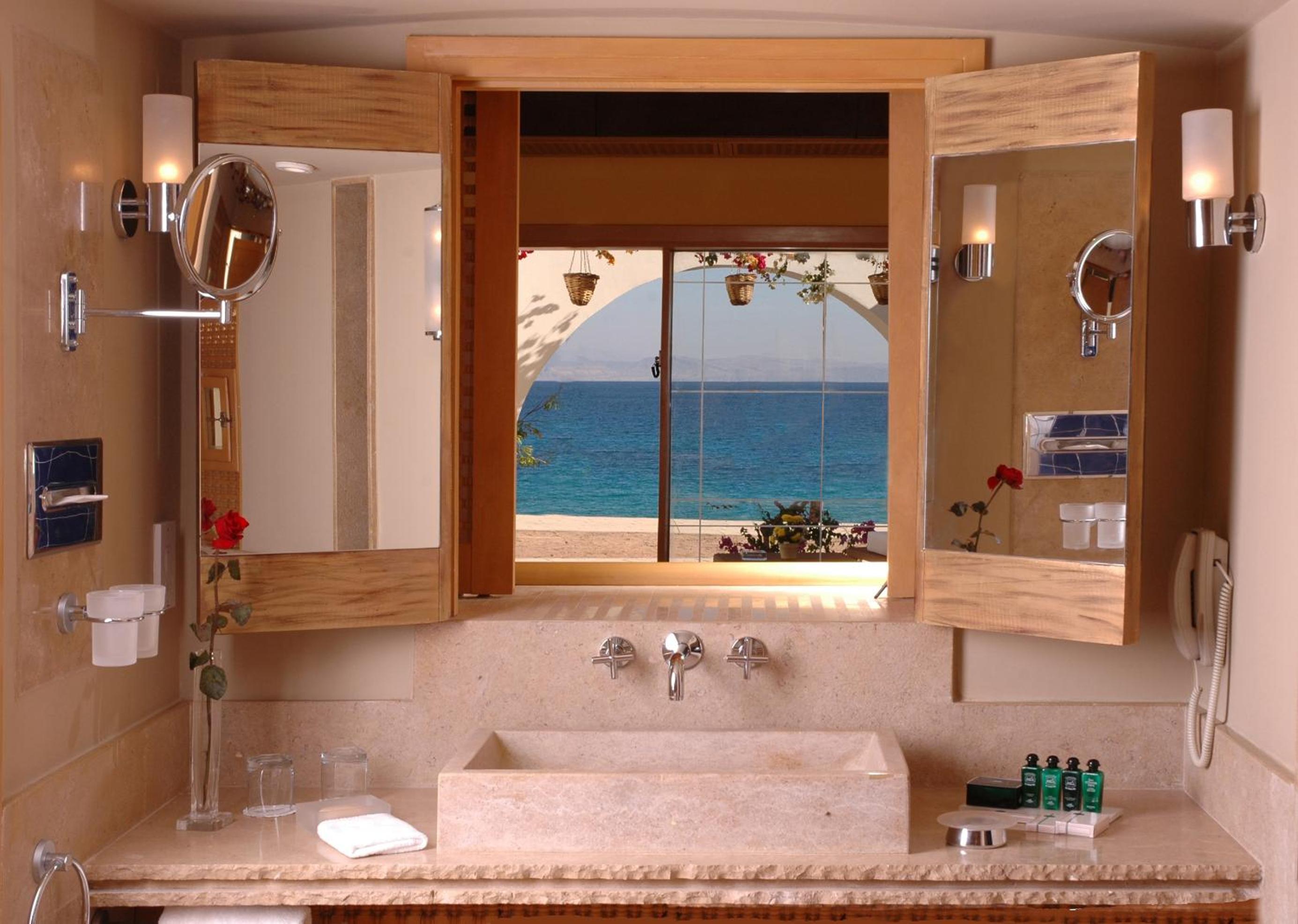 Deluxe Sea Front Room with Terrace - Photo 5
