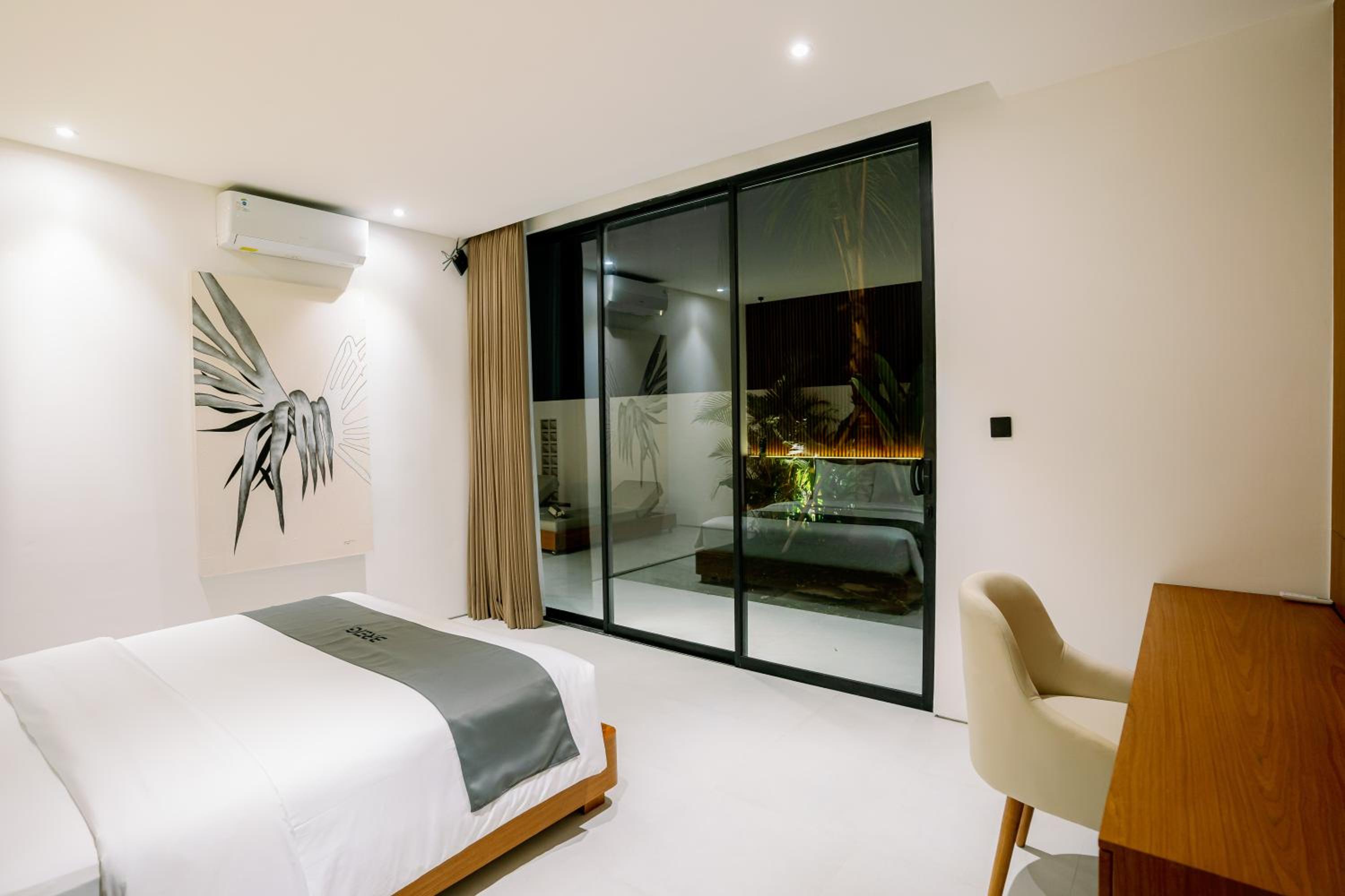 Three-Bedroom Villa - Photo 9