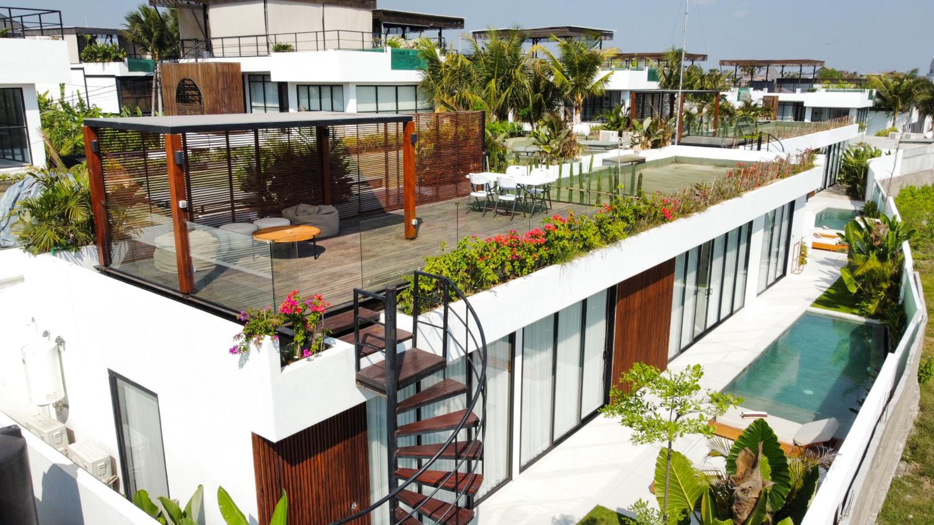 Three-Bedroom Villa - Photo 8