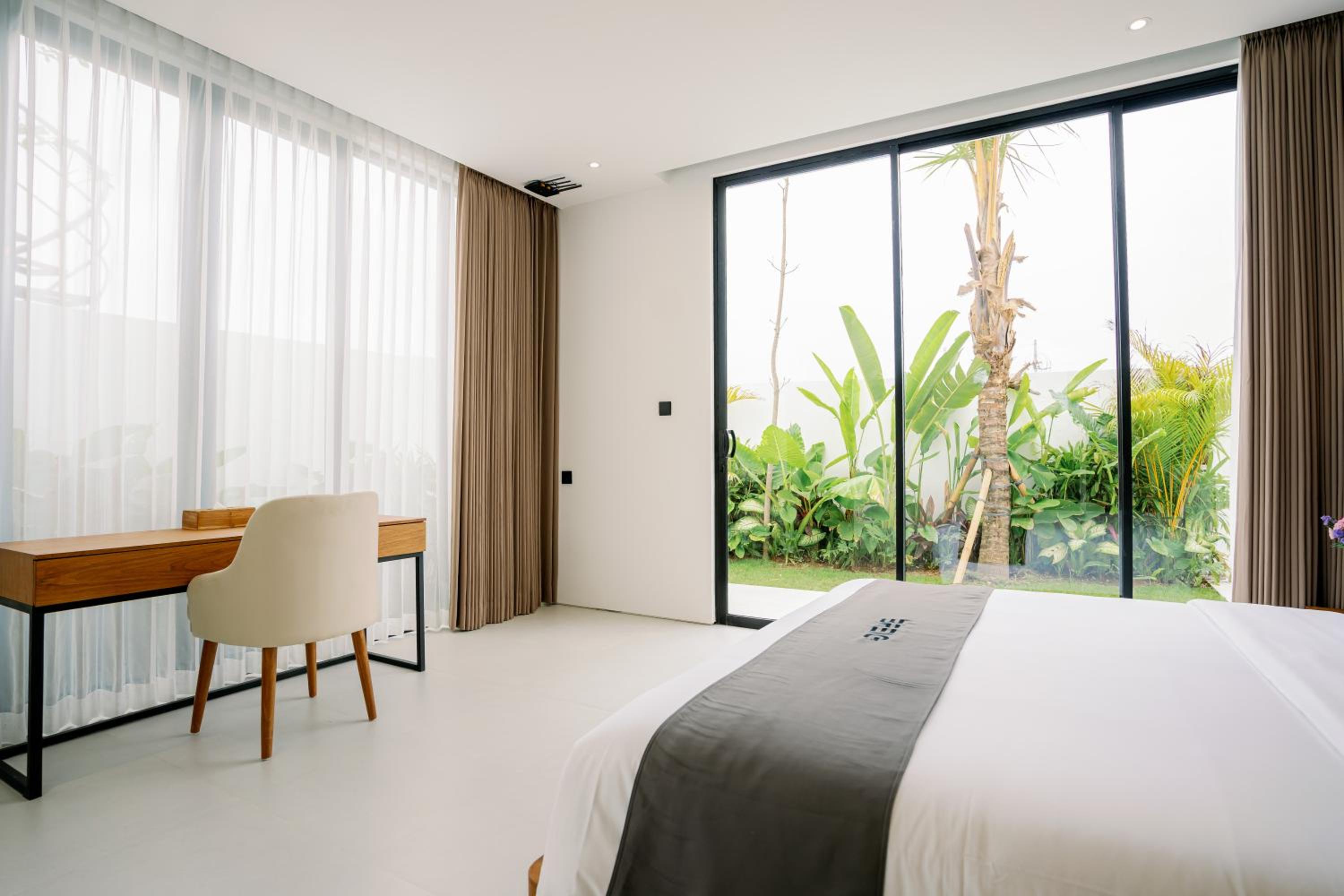 Three-Bedroom Villa - Photo 7