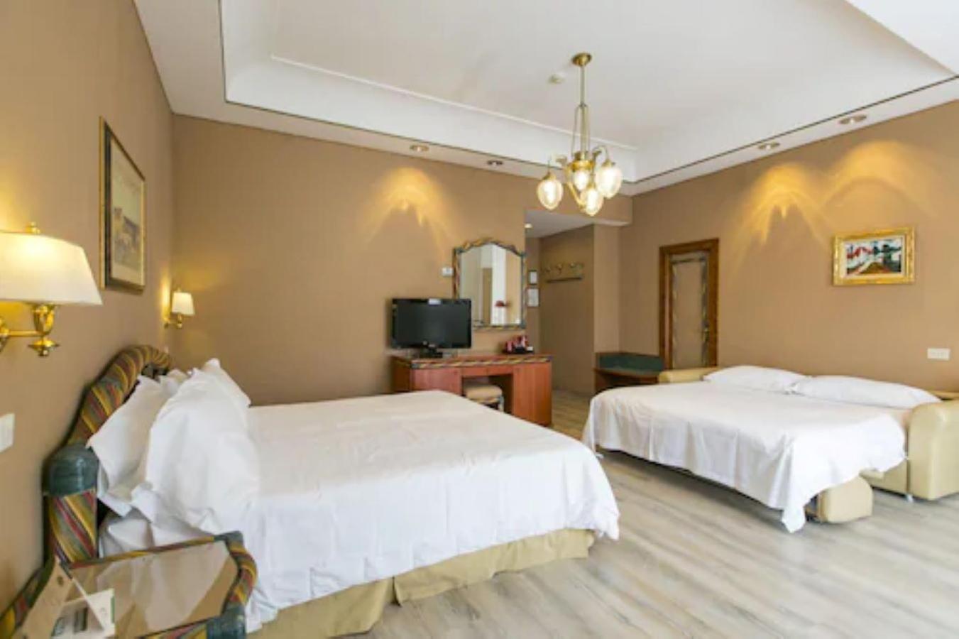 Family King Room with Sofa Bed
