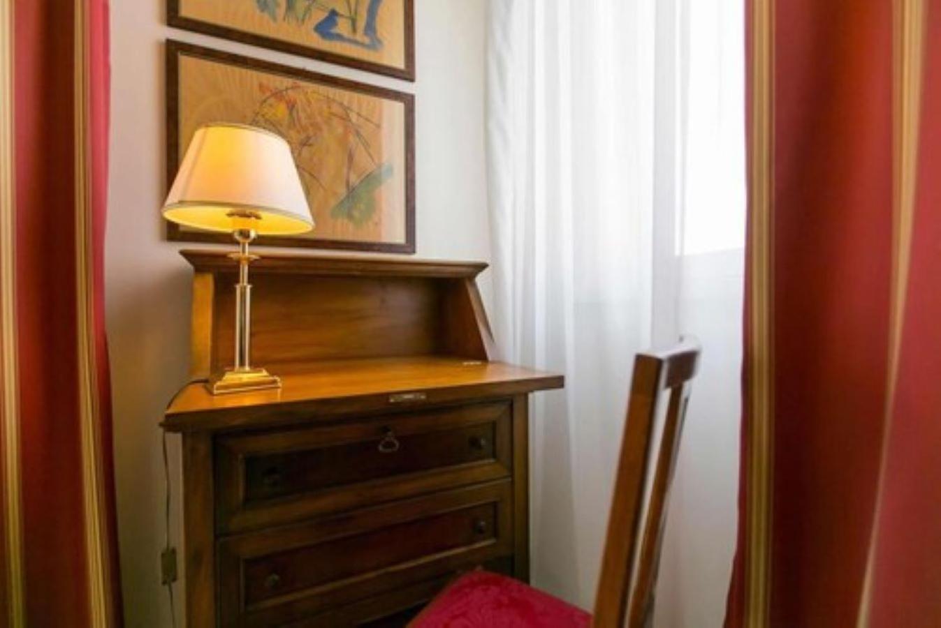 Classic Triple Room with Three Single Beds