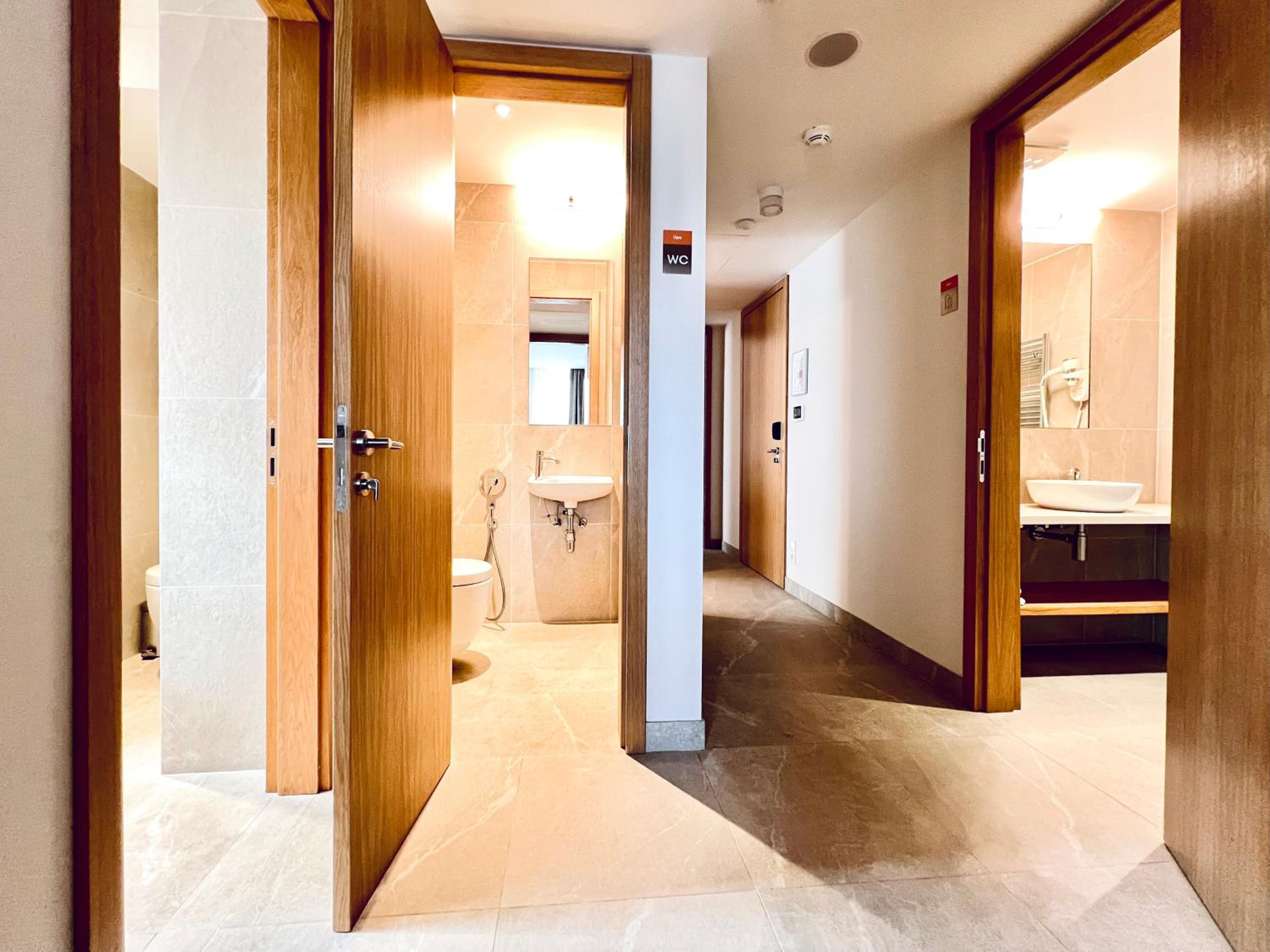 Twin Room with Shared Bathroom photo 2