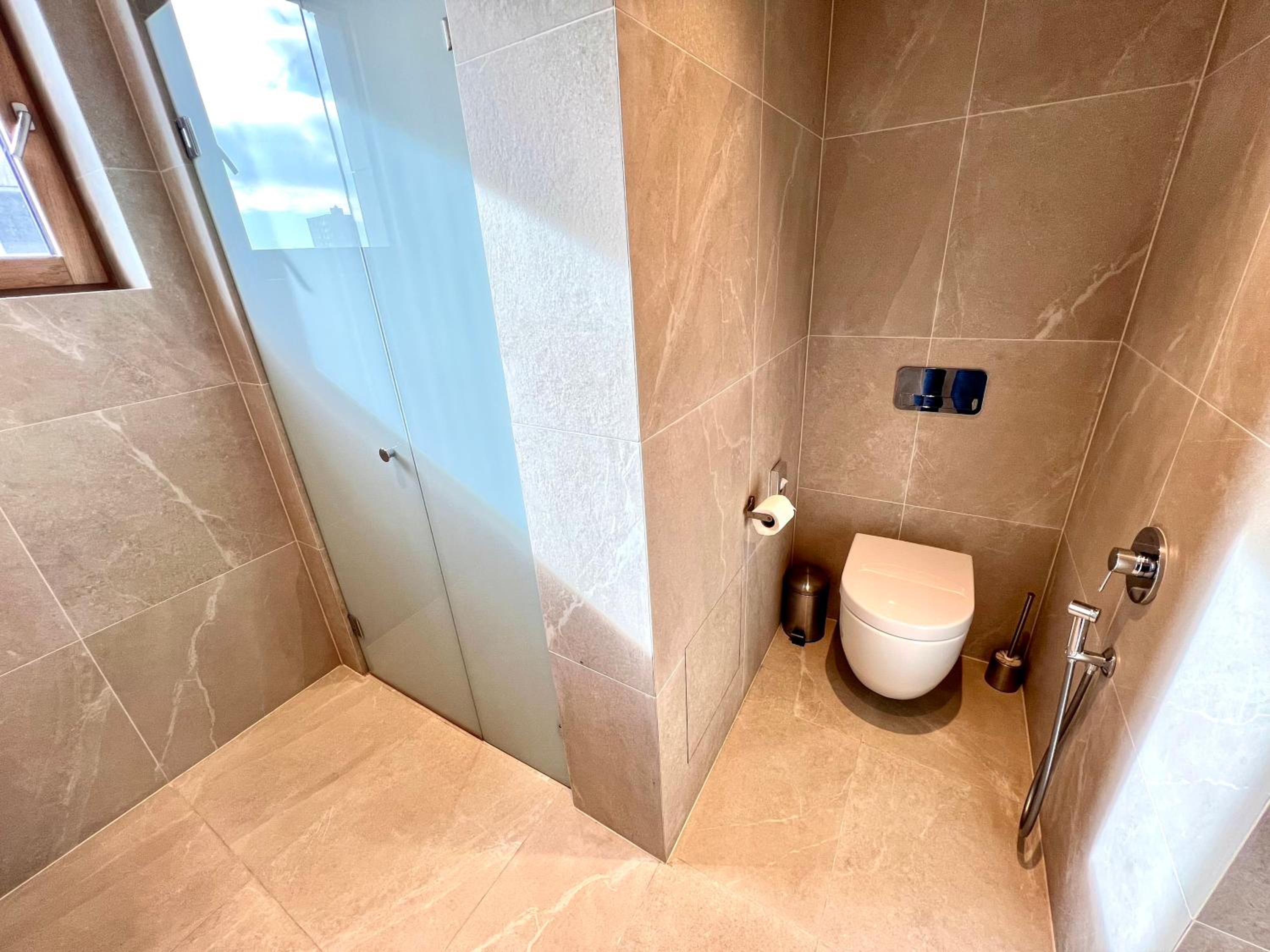 Single Room with Shared Bathroom photo 2