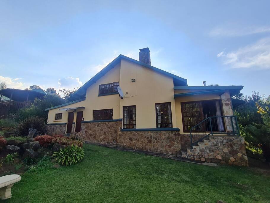 Three-Bedroom House photo 2