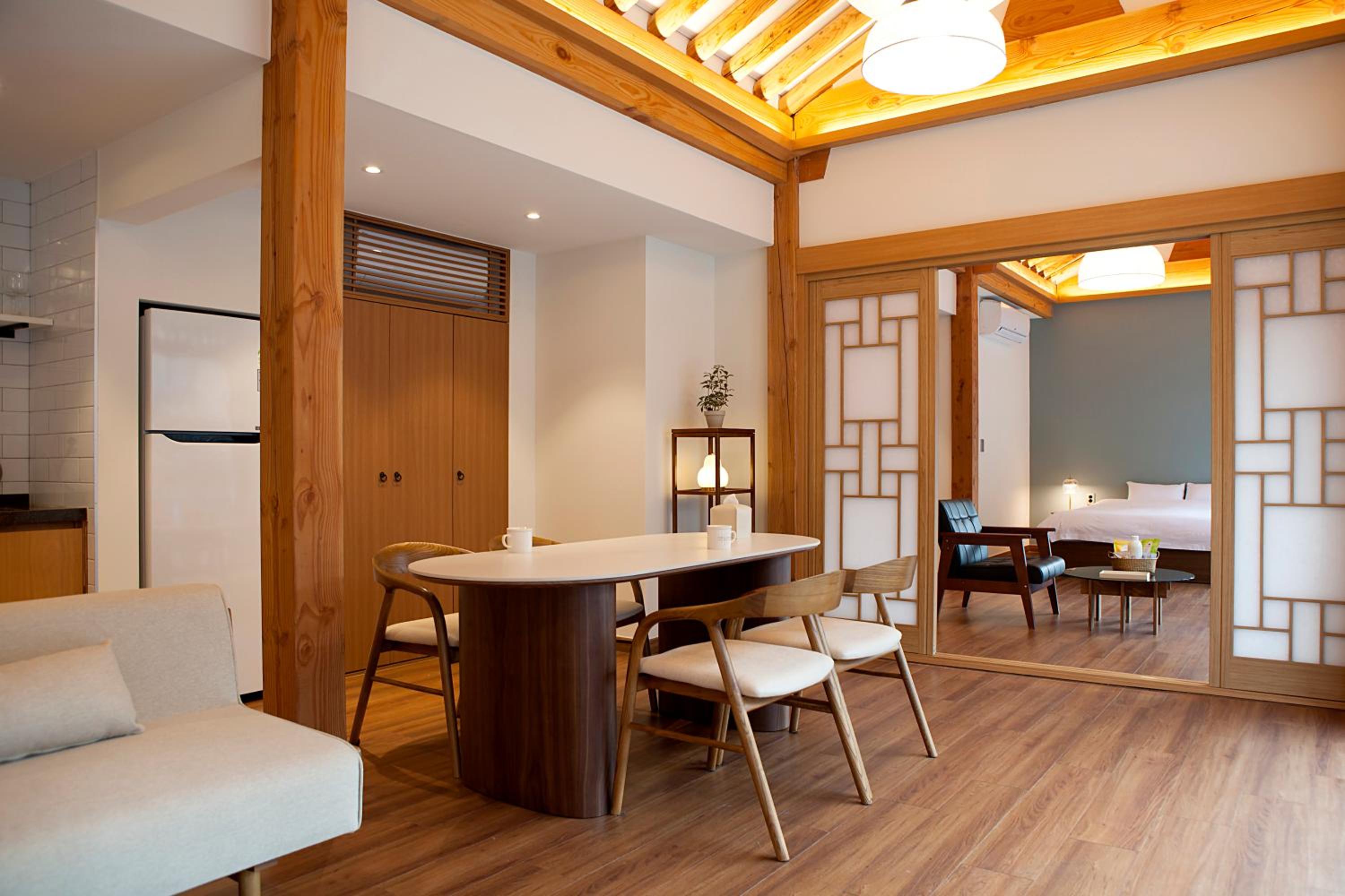 [Ha-nuel1] Modern Hanok Two-bedroom Luxury Suite: Mountain View