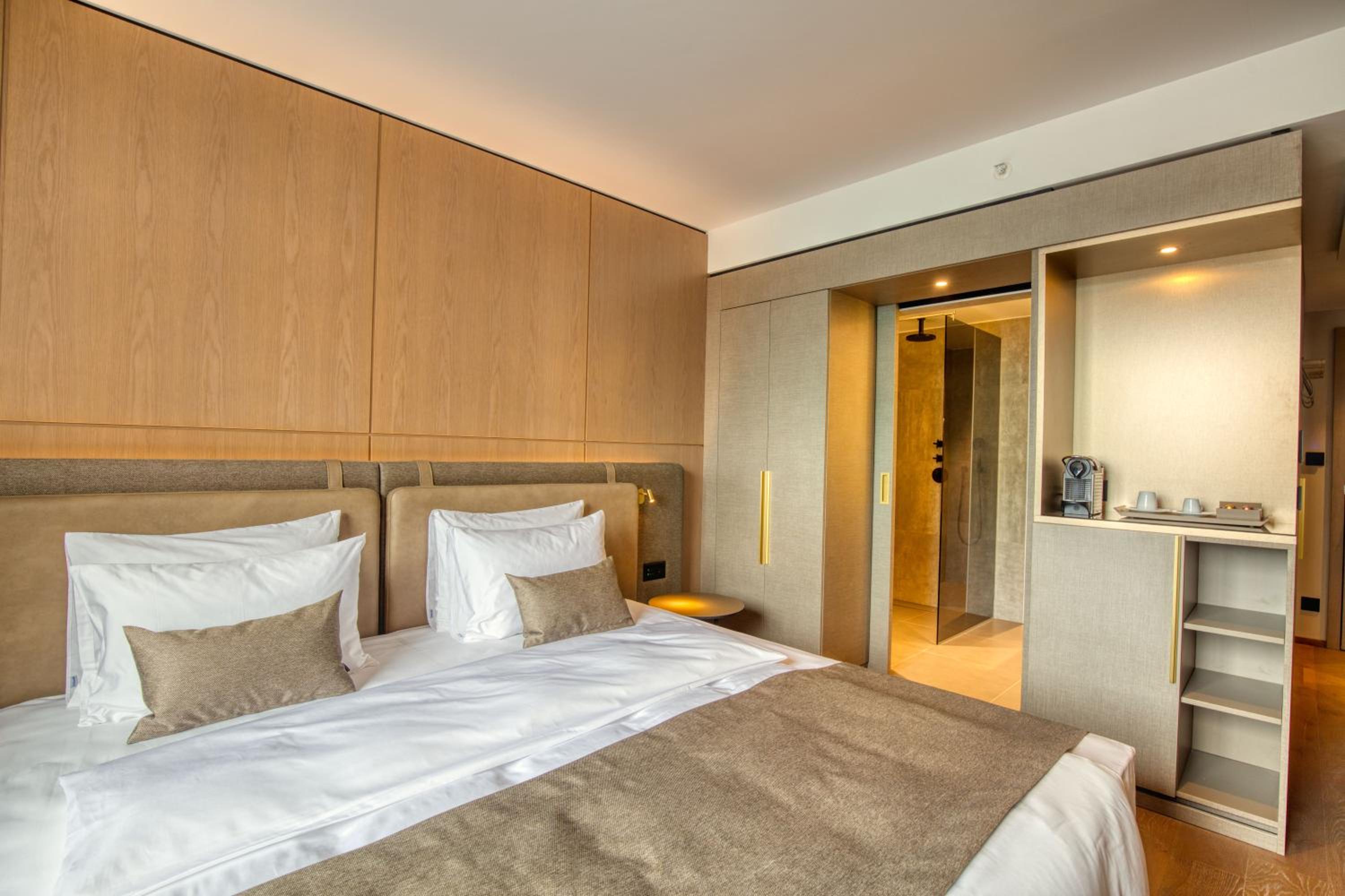 Business Double Room - Photo 3