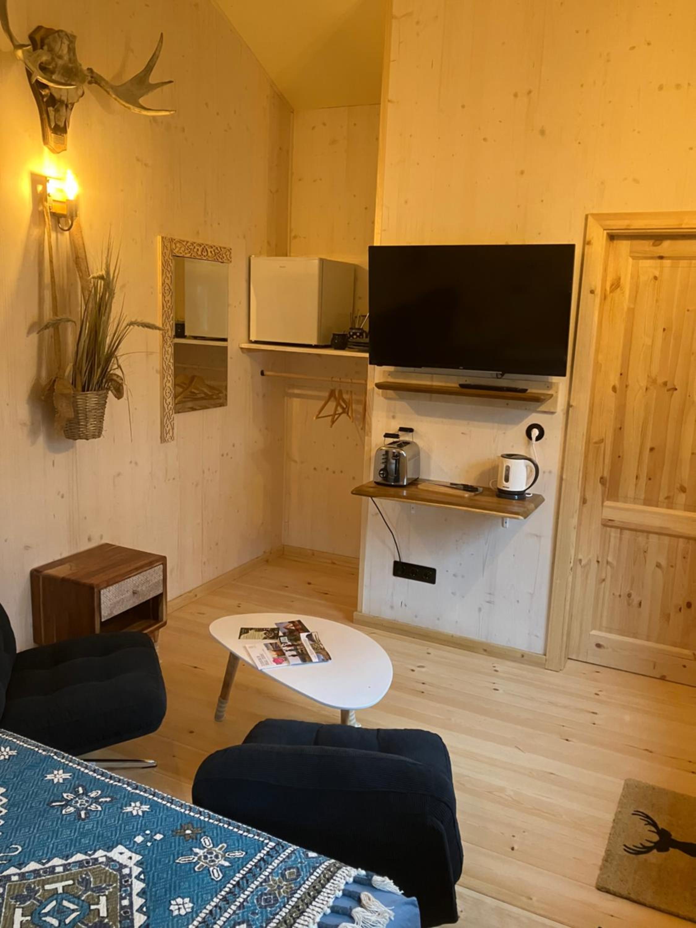 Standard Queen Room - Photo 8