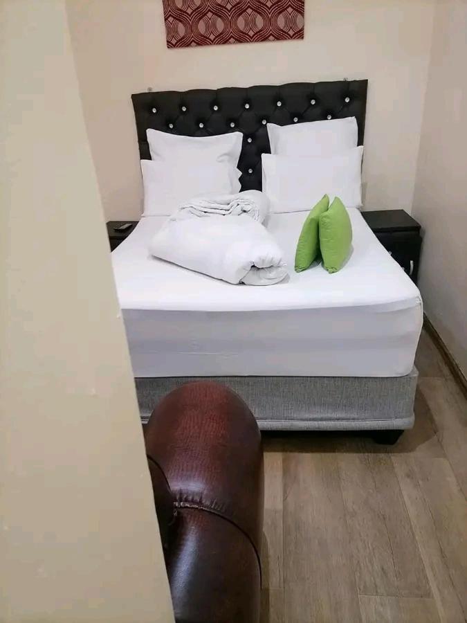 Deluxe Room (2 Adults + 1 Child) photo 1