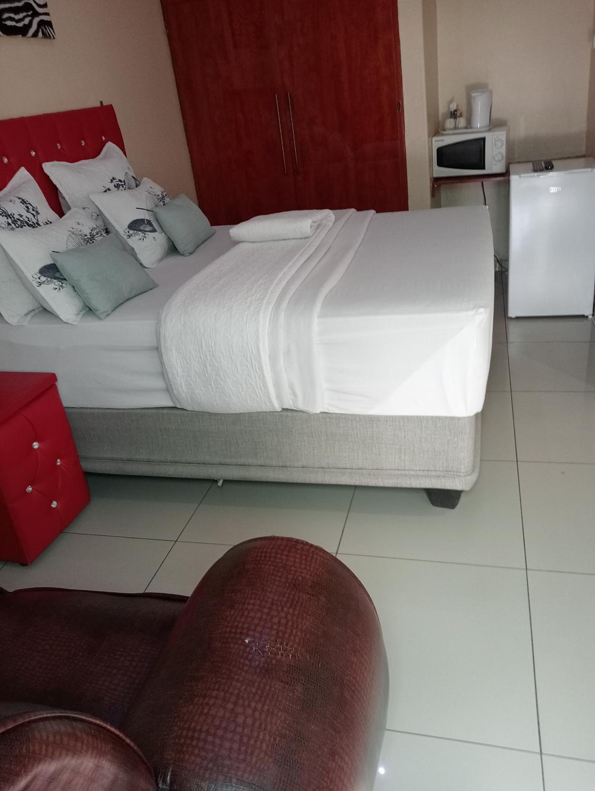 Deluxe Room (2 Adults + 1 Child) photo 3