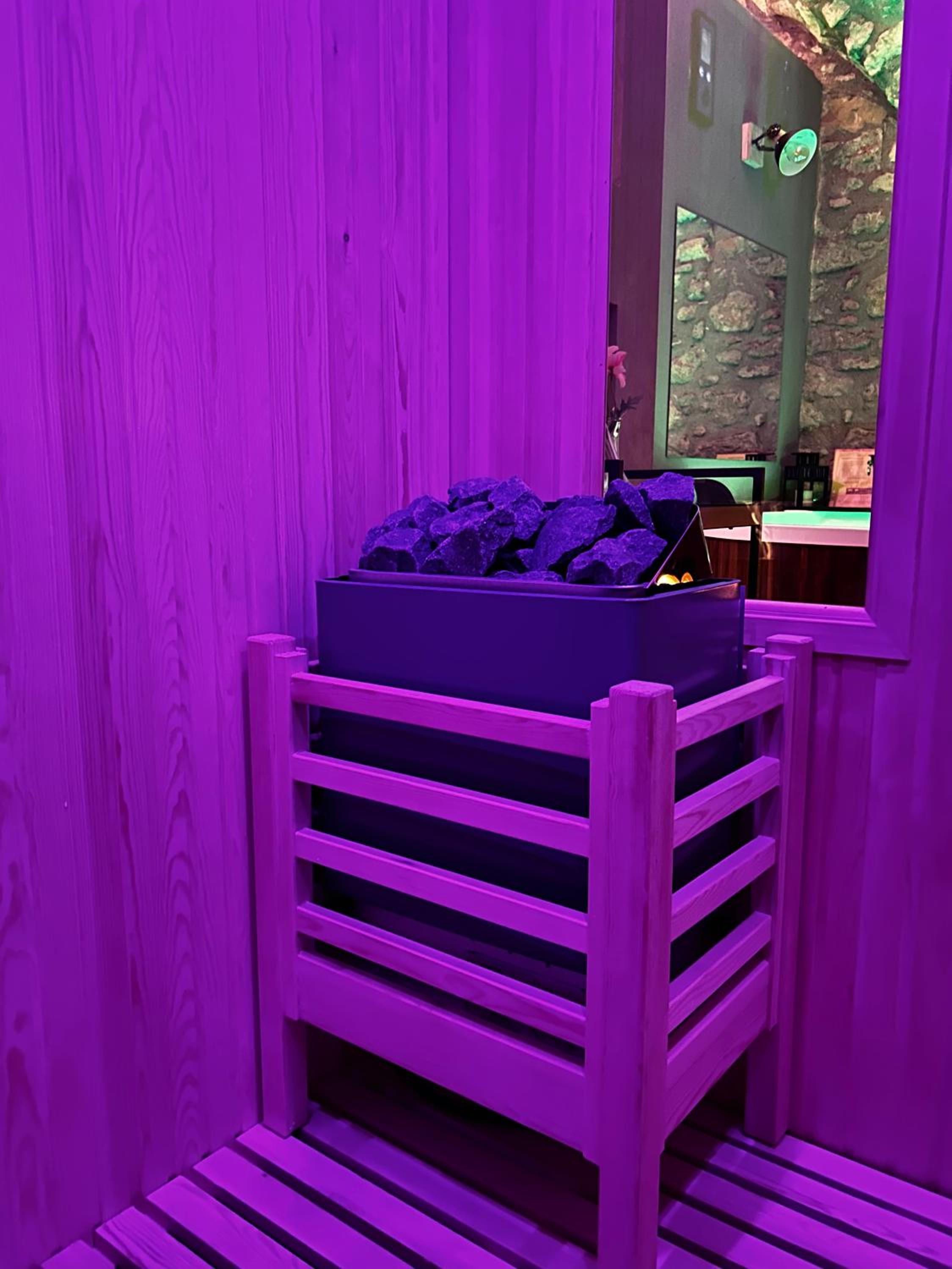 Suite with Hot Tub - Photo 20