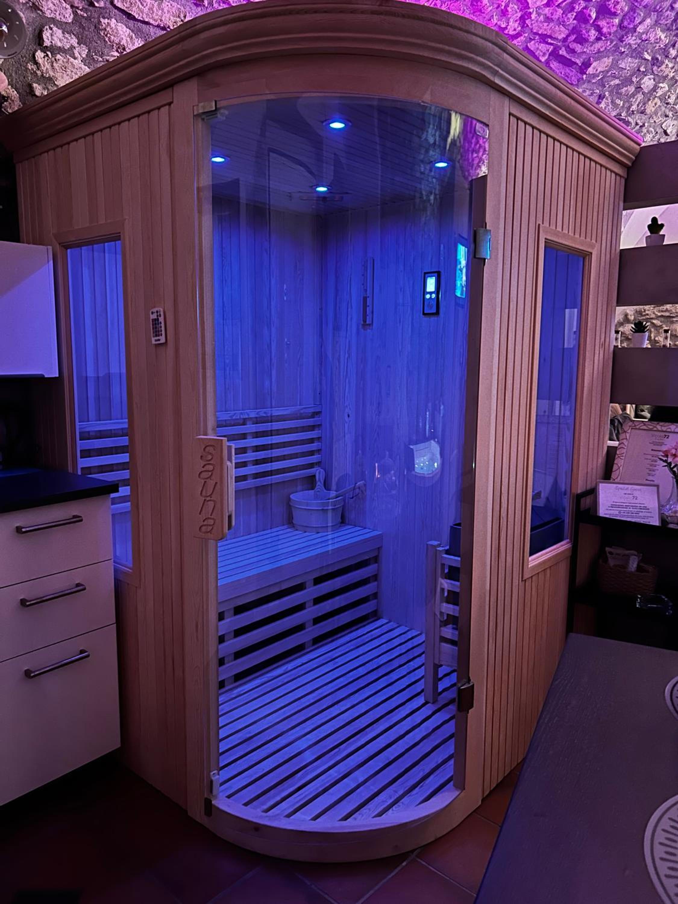 Suite with Hot Tub - Photo 22