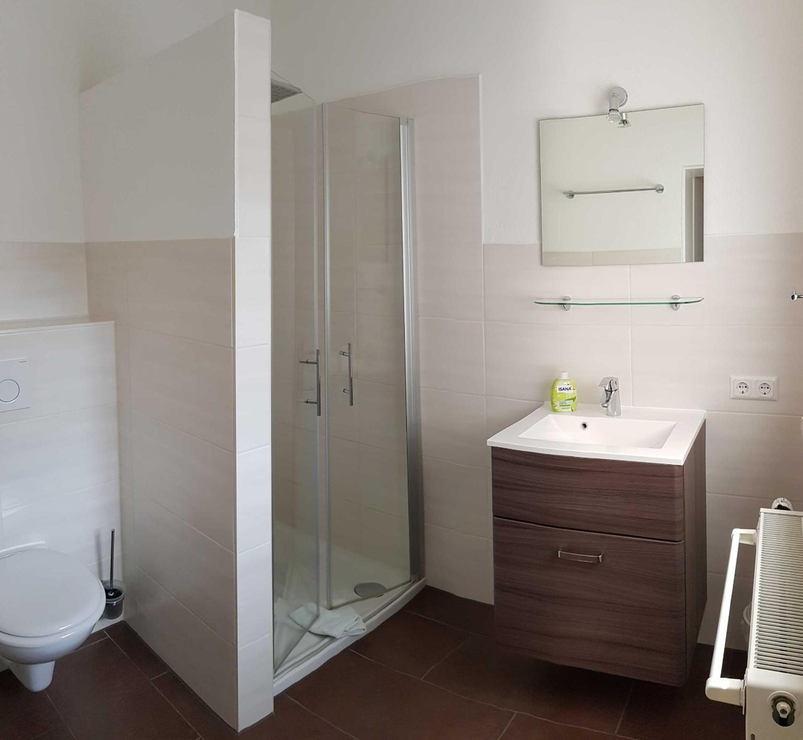 One-Bedroom Apartment with Shower photo 3
