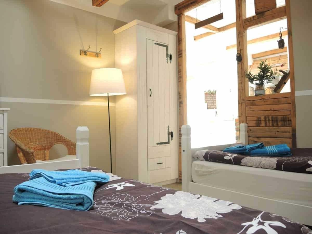Apartment with Shower photo 2