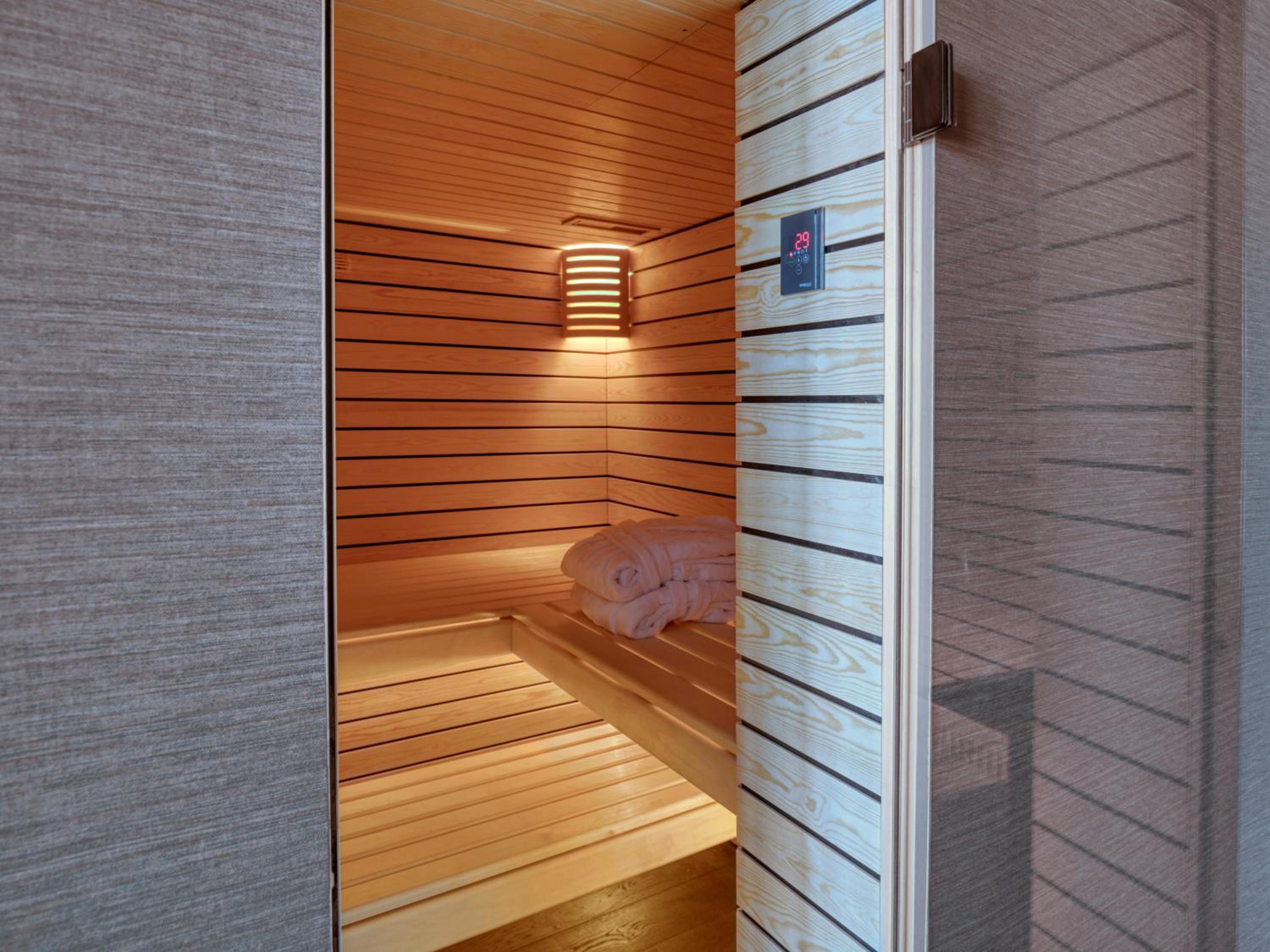 Deluxe Double Room - Photo 8