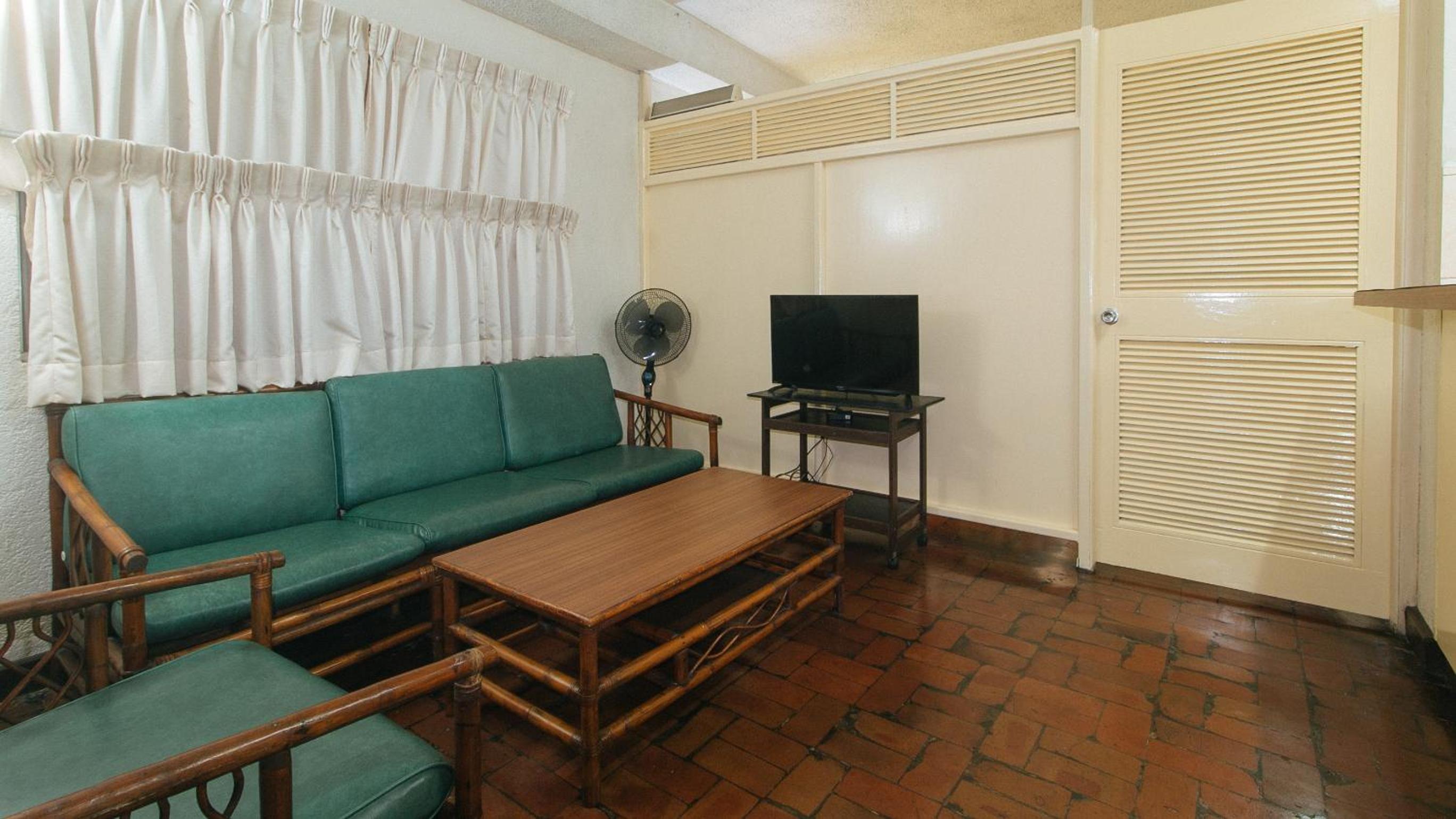 Deluxe Room - Photo 6