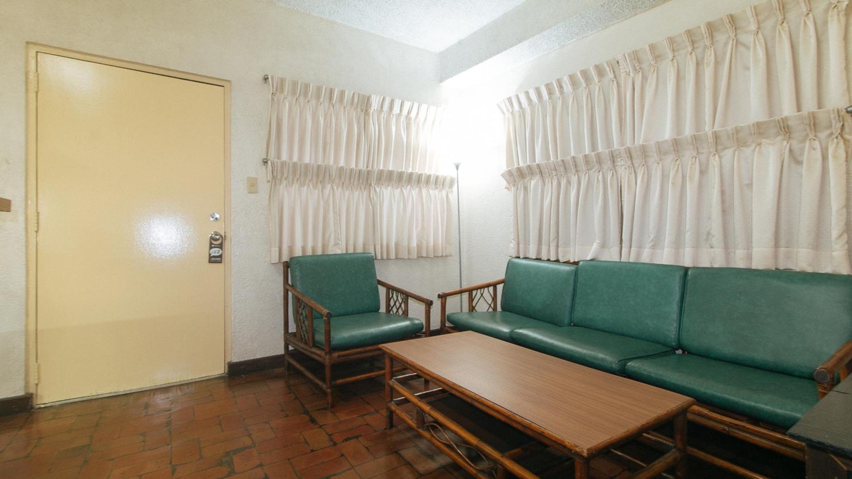 Deluxe Room - Photo 7