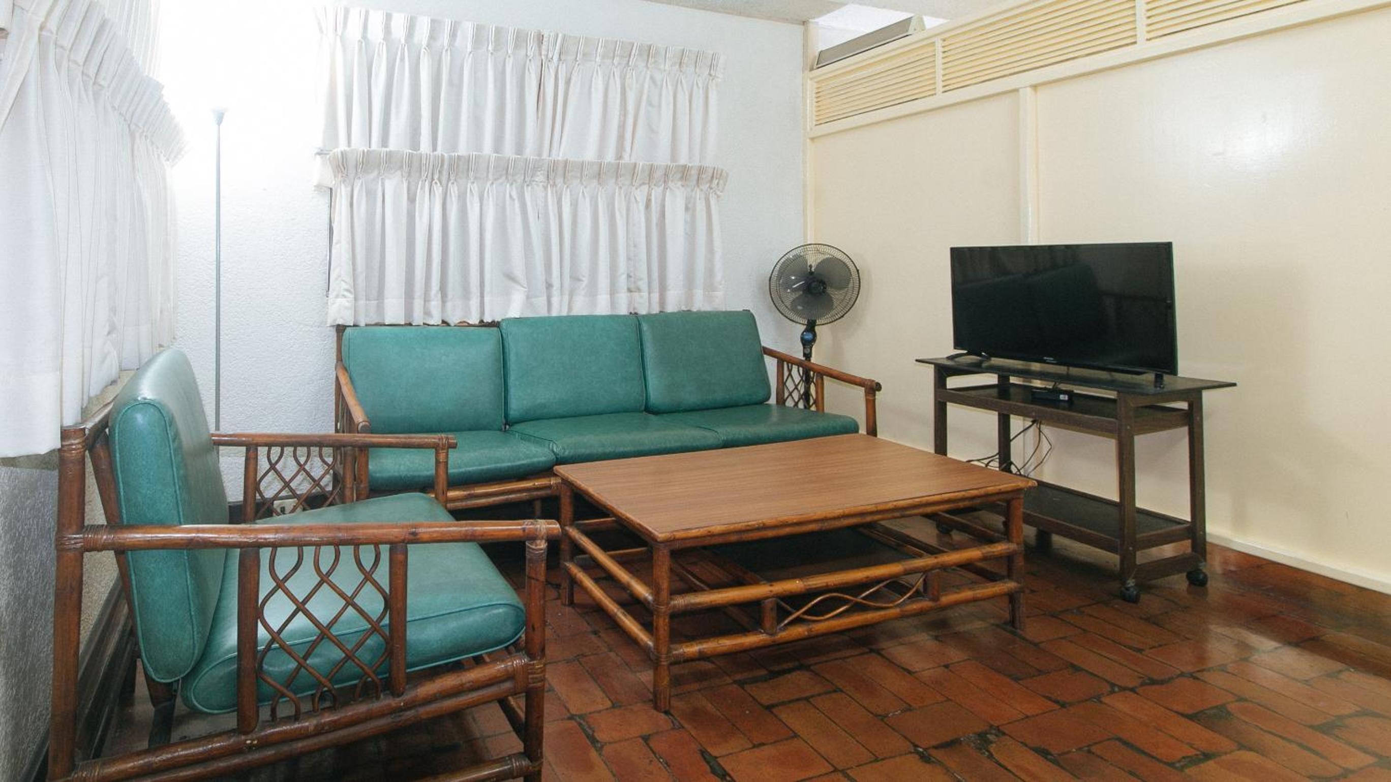 Deluxe Room - Photo 10