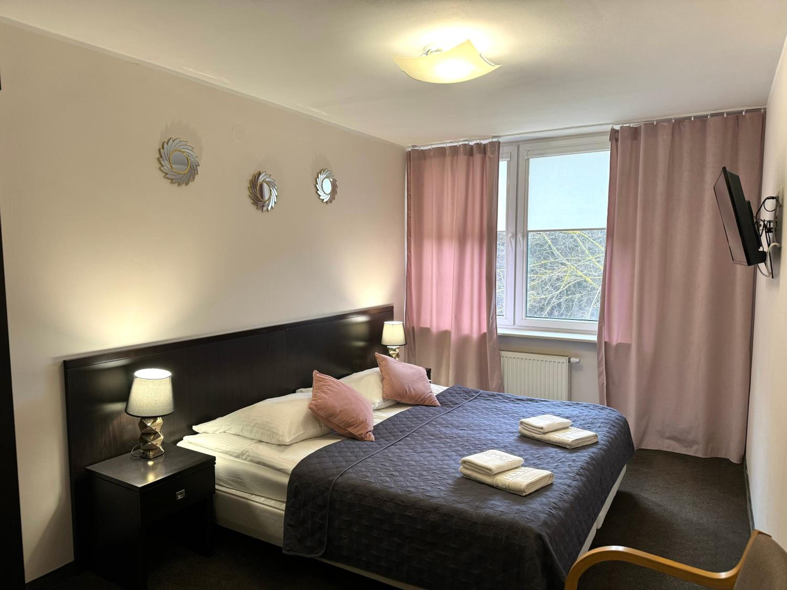 Twin Room - Photo 10