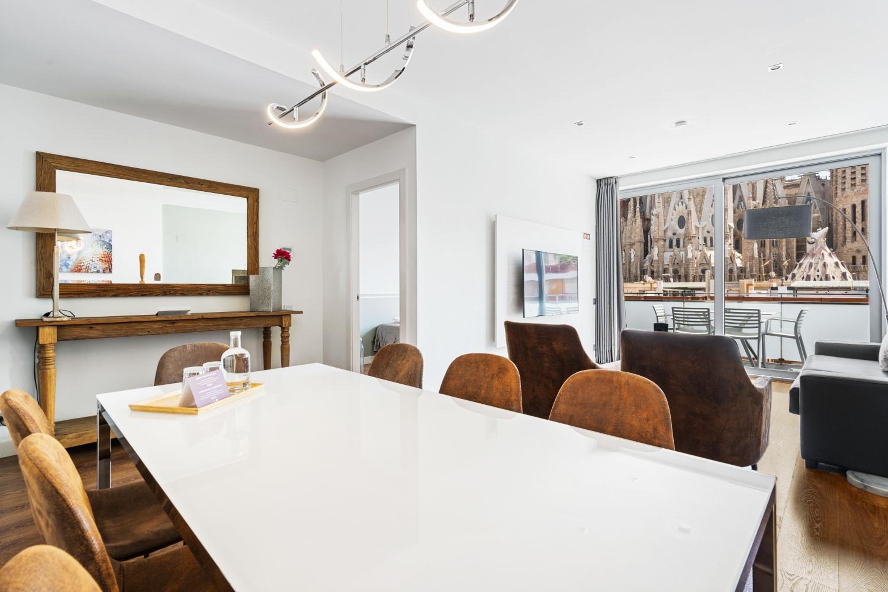 Apartamento de Cuatro Habitaciones con Vista a la Ciudad