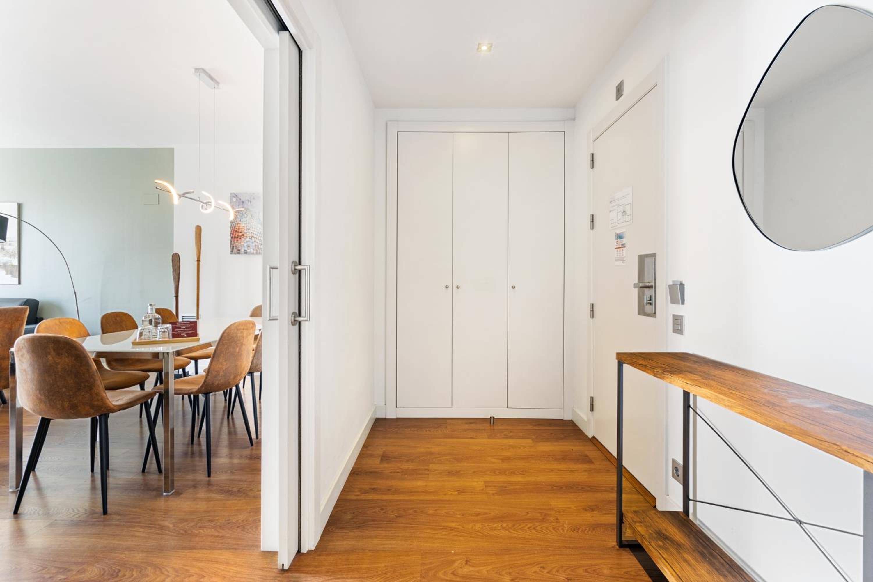 Four-Bedroom Apartment with City View photo 3