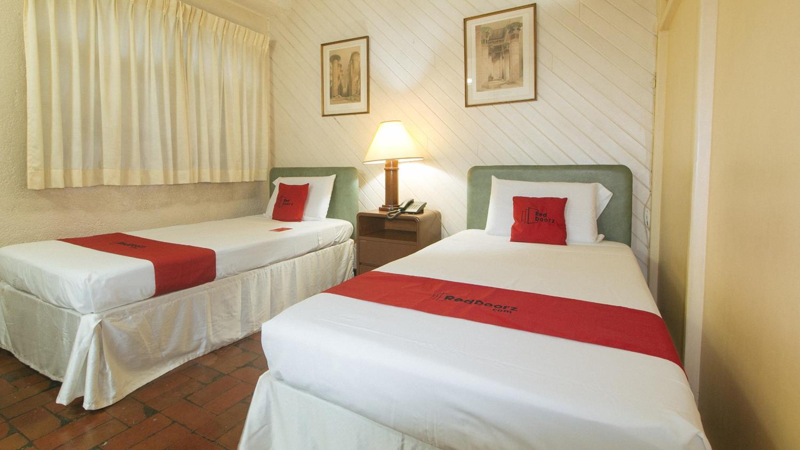 Deluxe Twin Room - Photo 2
