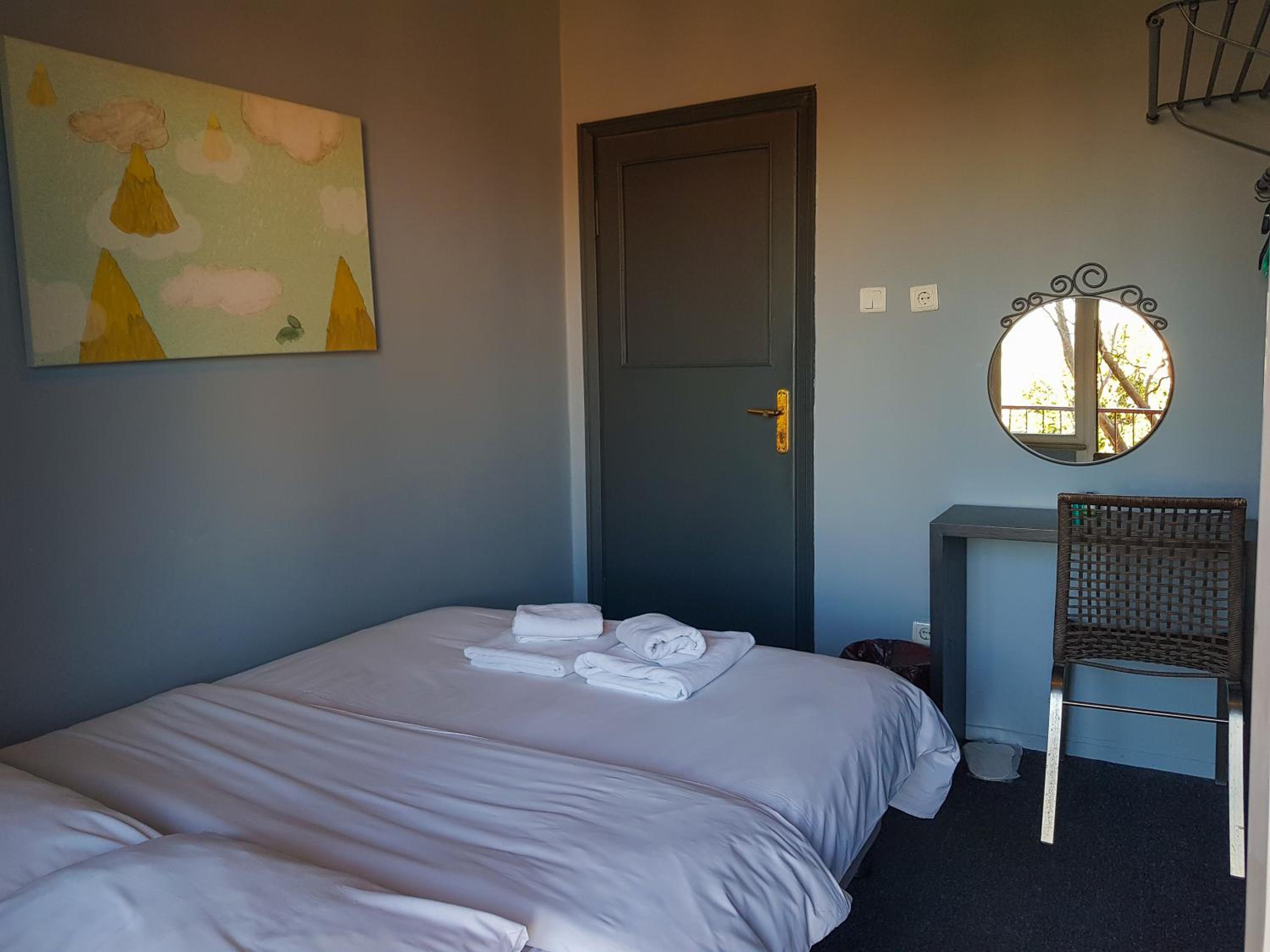 Small Double Room With Shared Bathroom photo 3