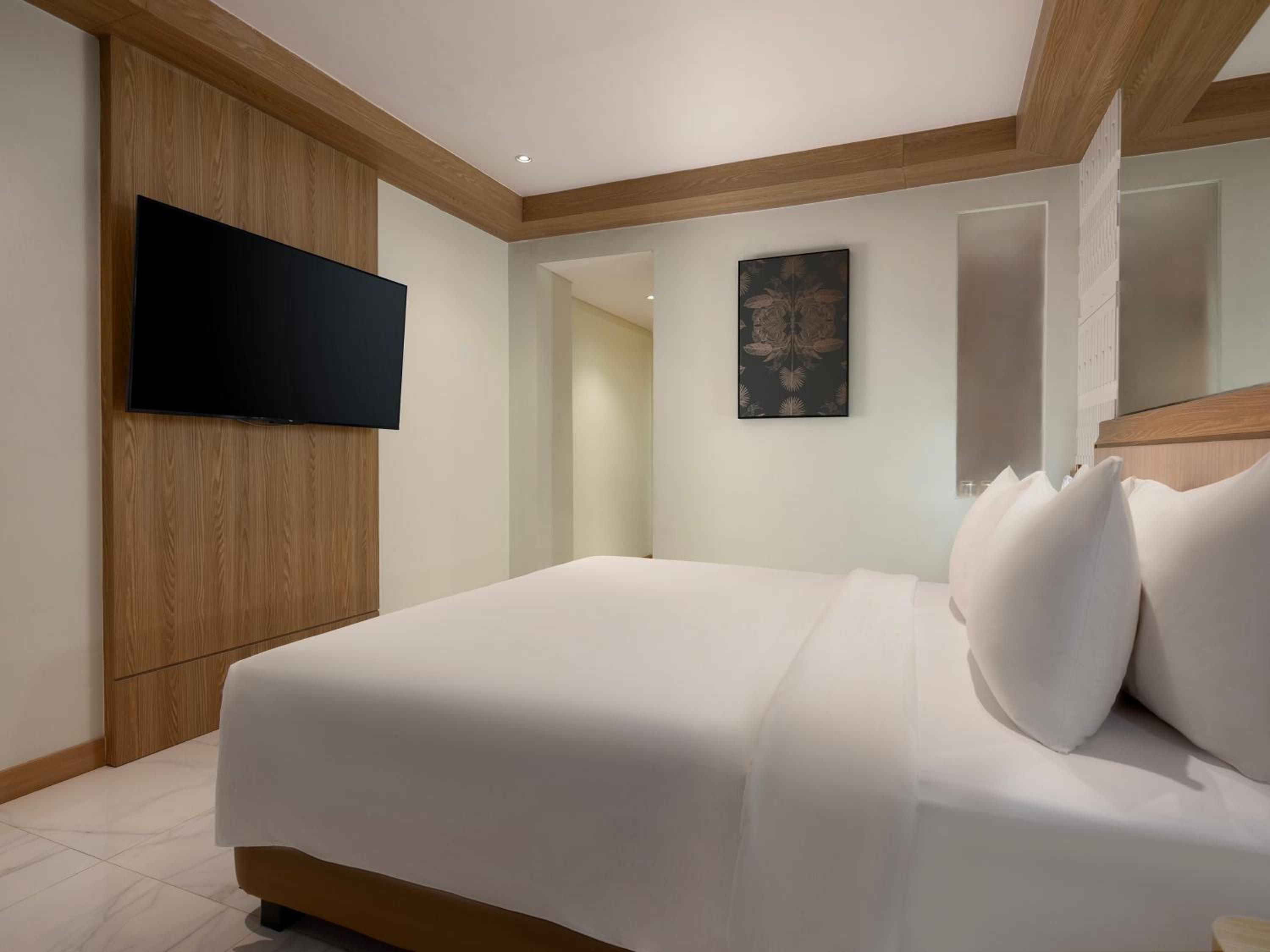 Premier King Room photo 2
