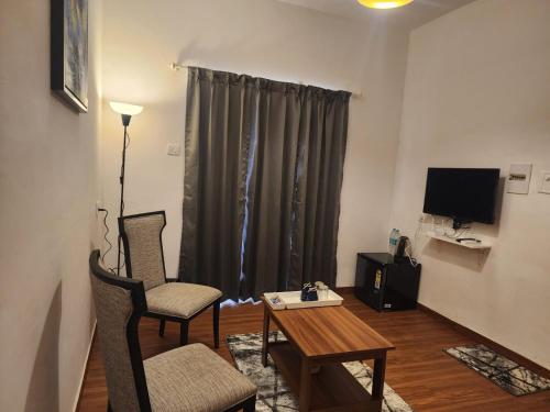Deluxe Double Room (2 Adults + 1 Child) photo 2